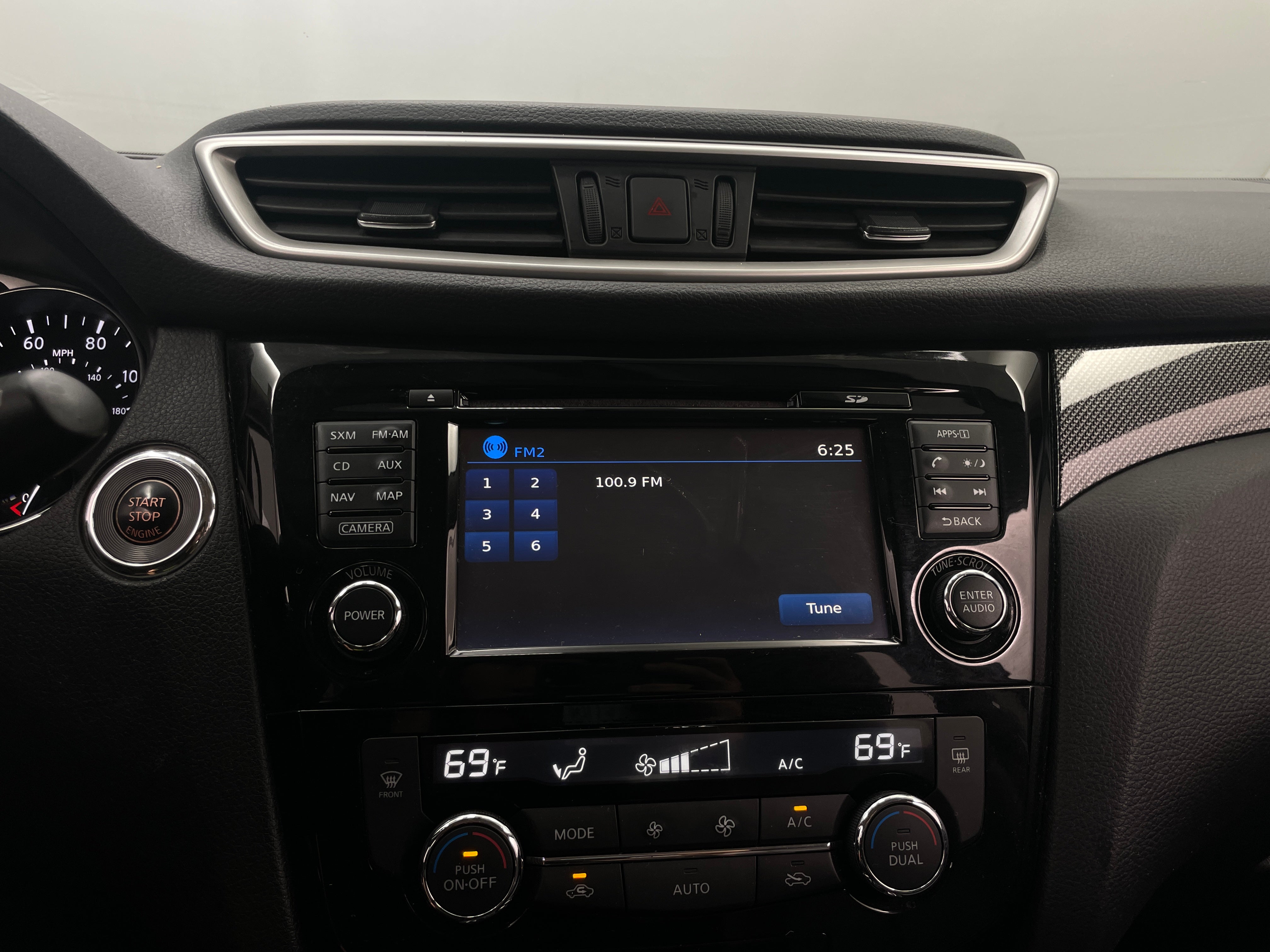 2016 Nissan Rogue SL 4