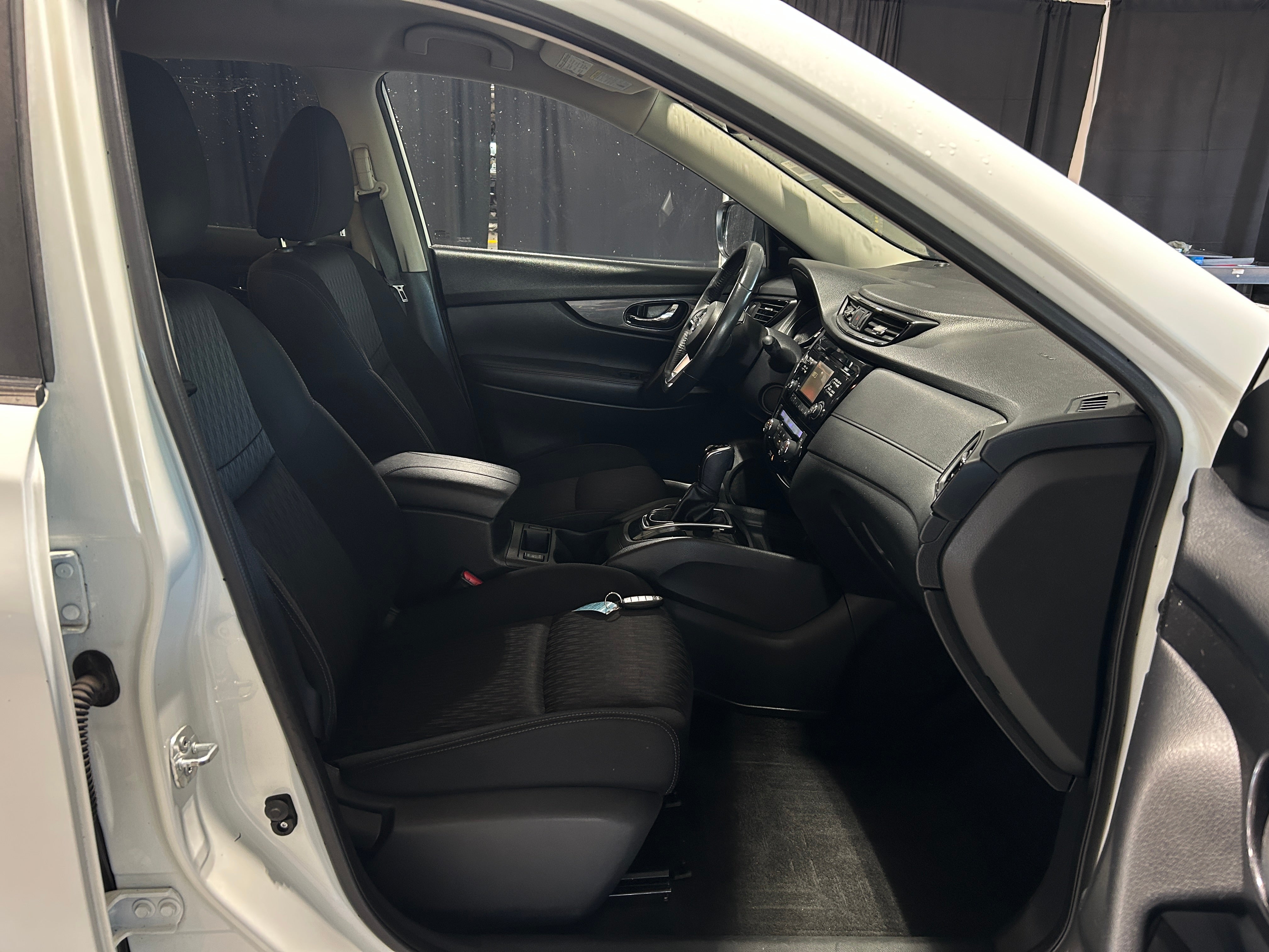 2017 Nissan Rogue SV 2