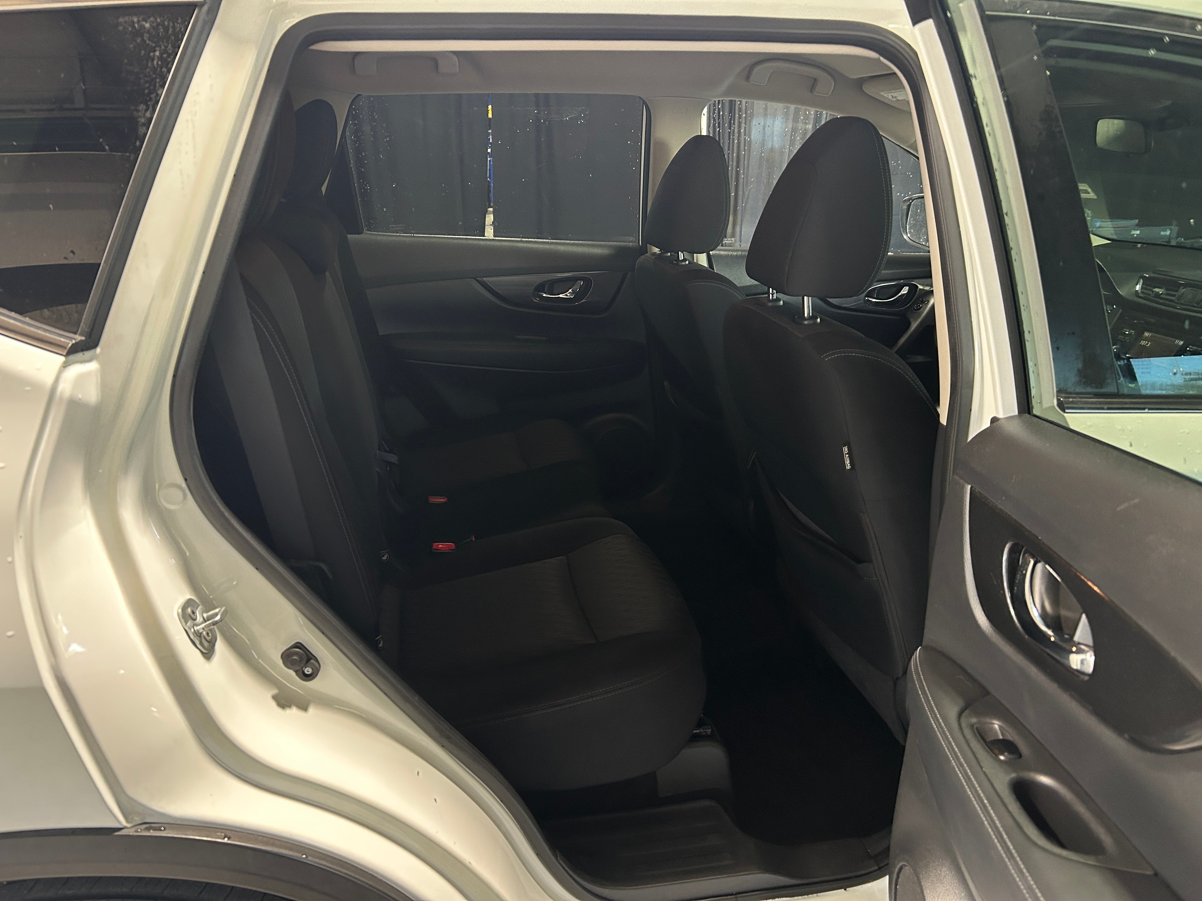 2017 Nissan Rogue SV 6