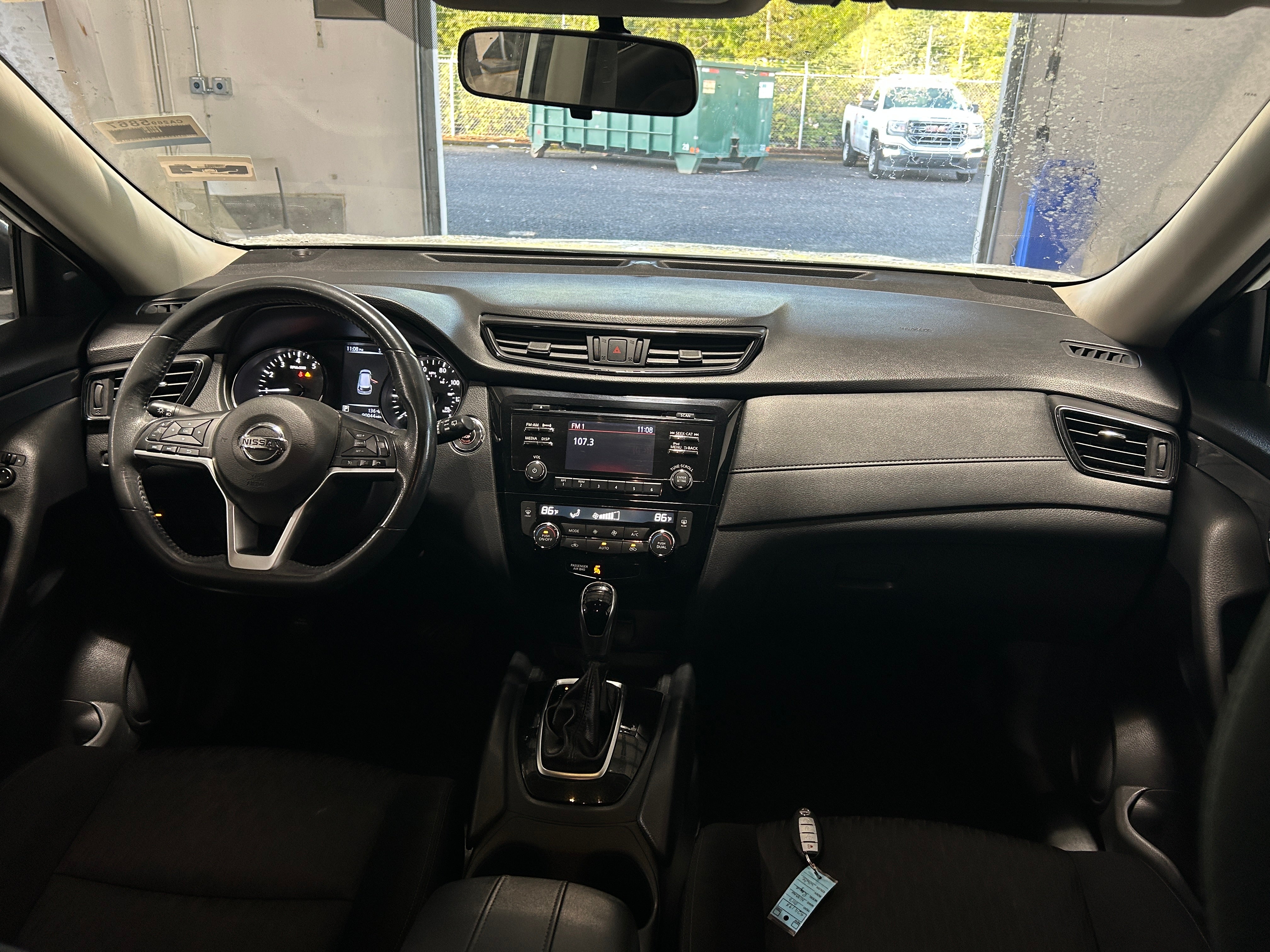 2017 Nissan Rogue SV 3
