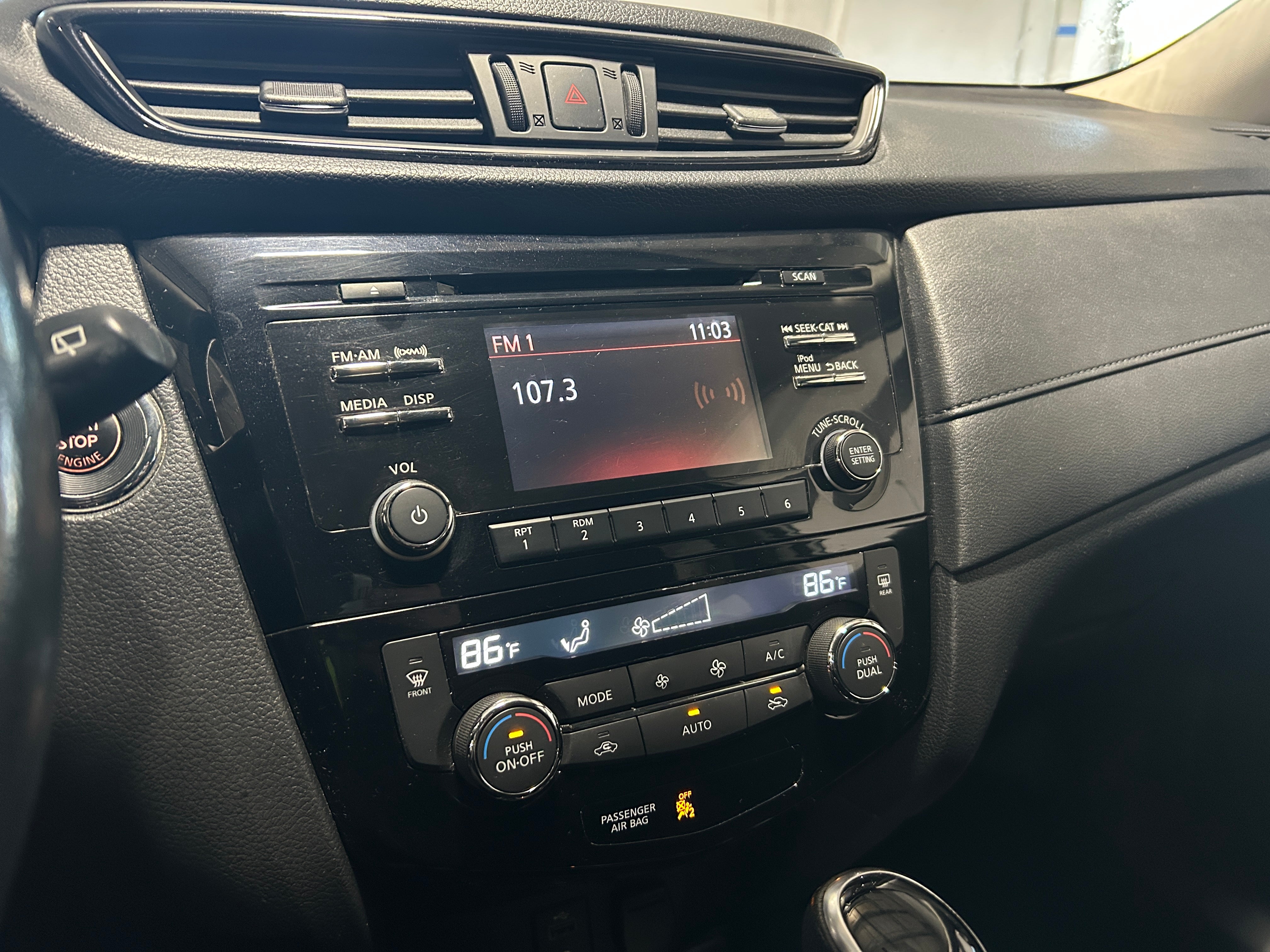 2017 Nissan Rogue SV 4