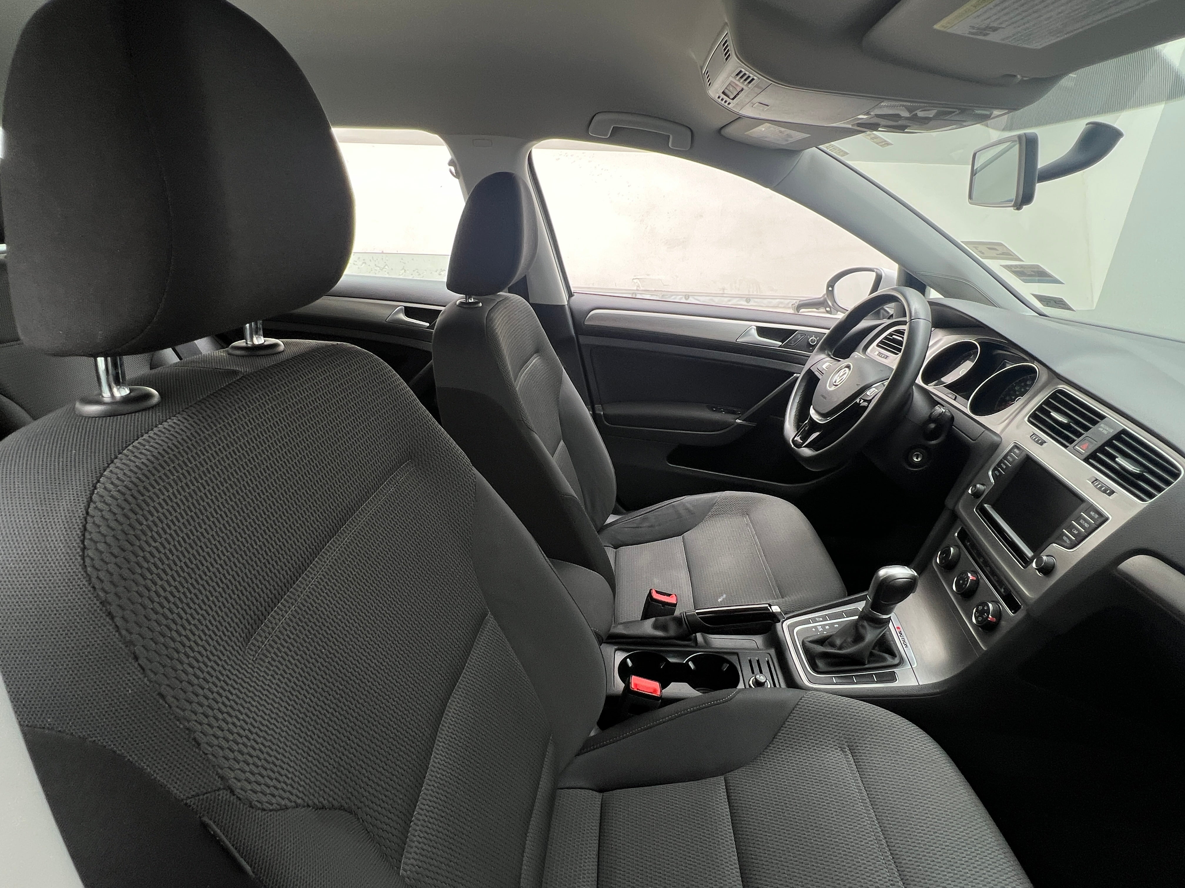 2017 Volkswagen e-Golf  2