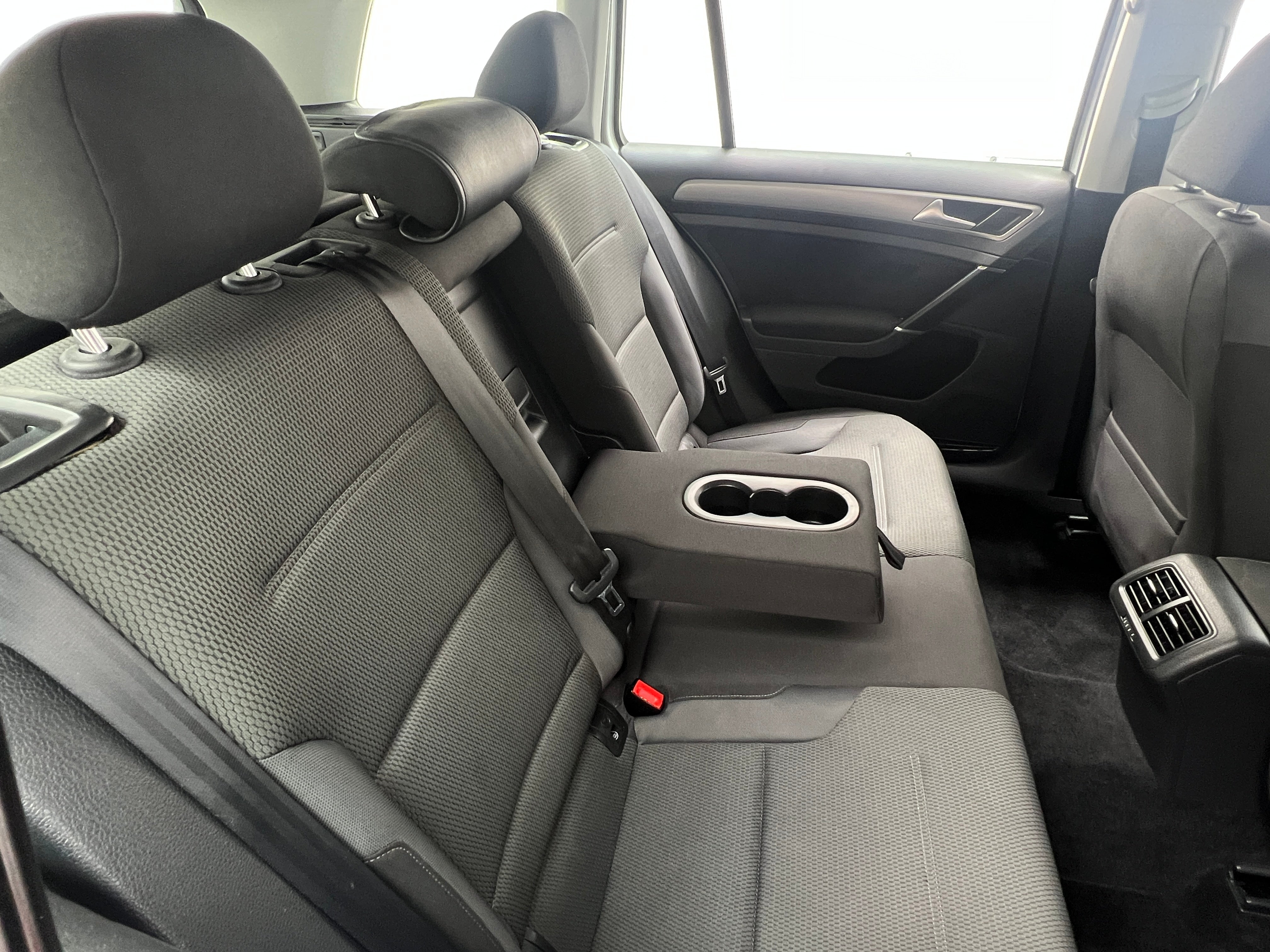2017 Volkswagen e-Golf  6