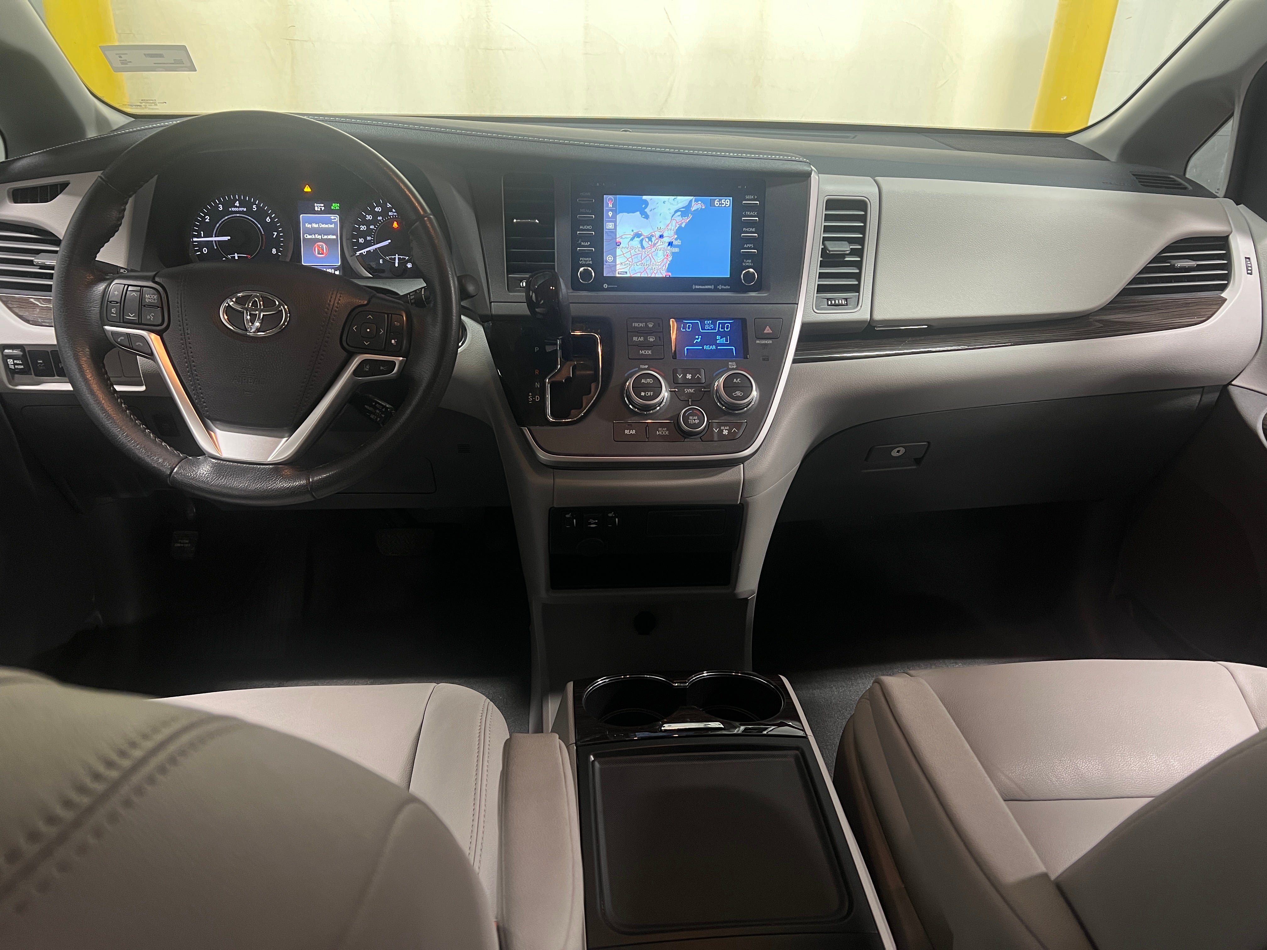 2020 Toyota Sienna XLE 2