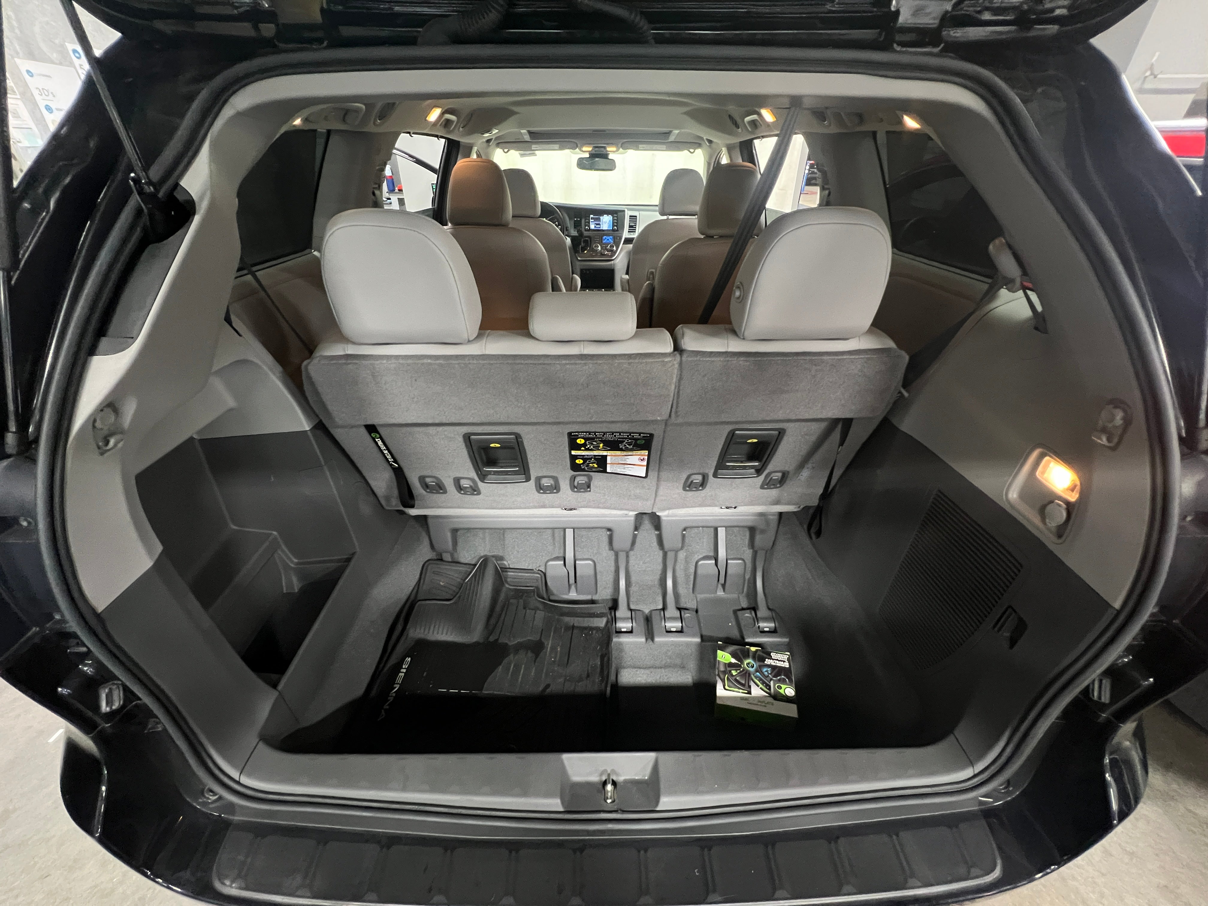 2020 Toyota Sienna XLE 6