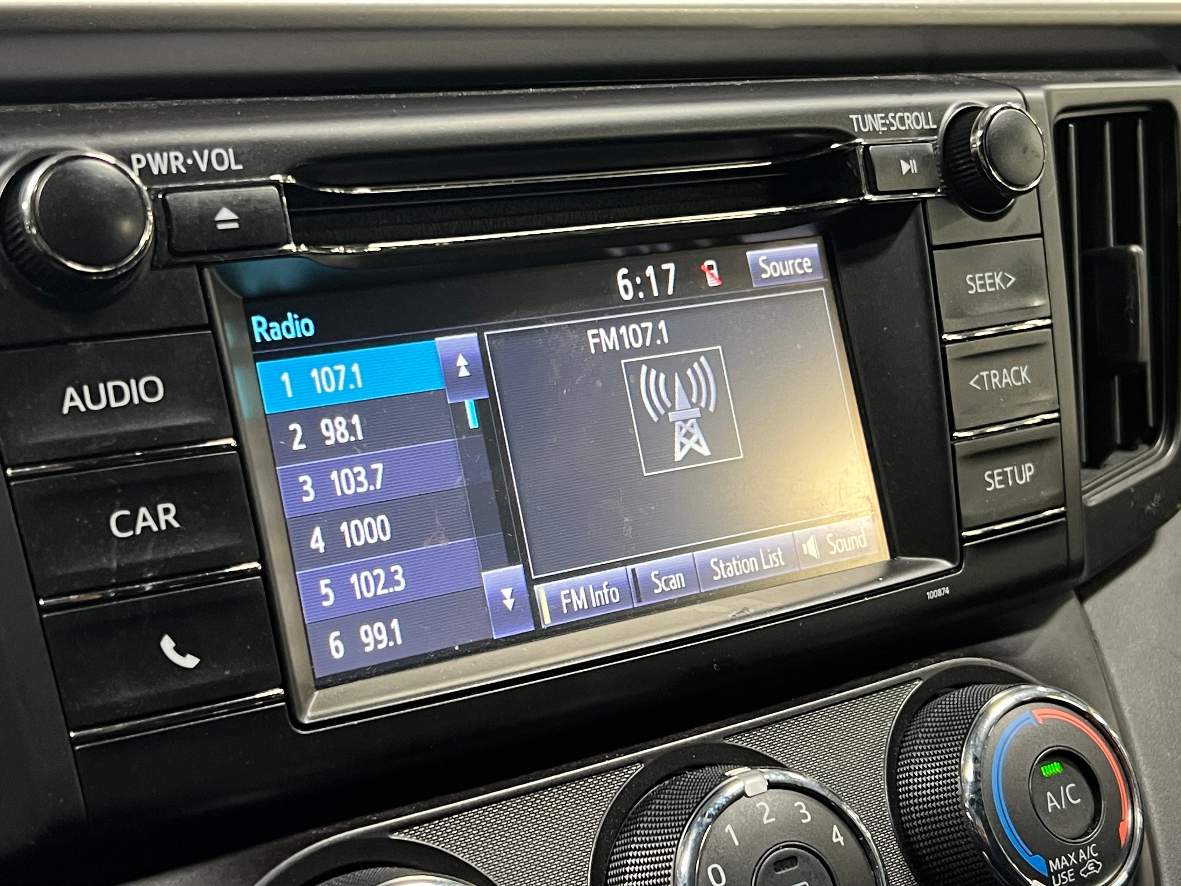 2018 Toyota RAV4 LE 4