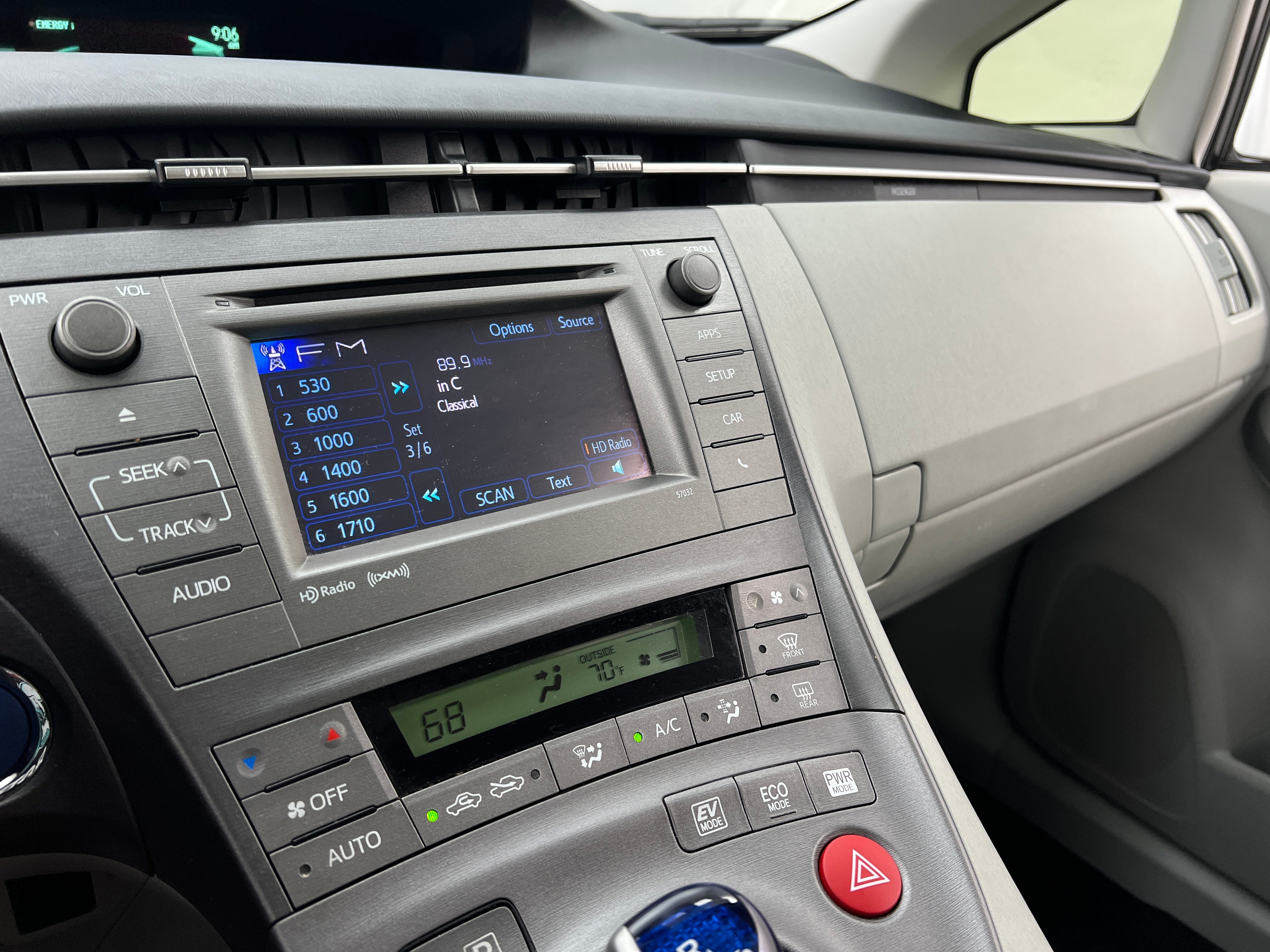 2012 Toyota Prius Three 4