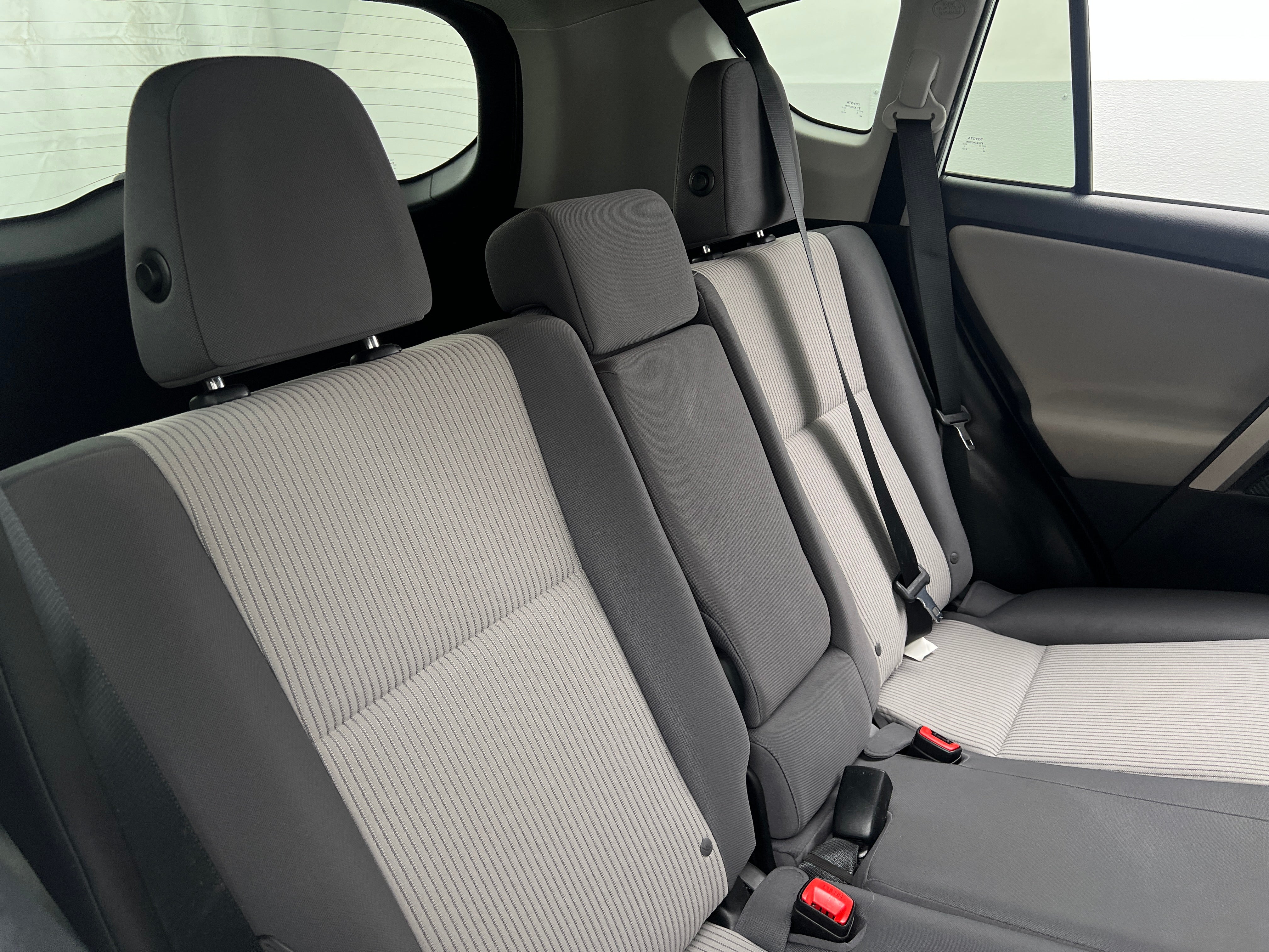 2015 Toyota RAV4 LE 6
