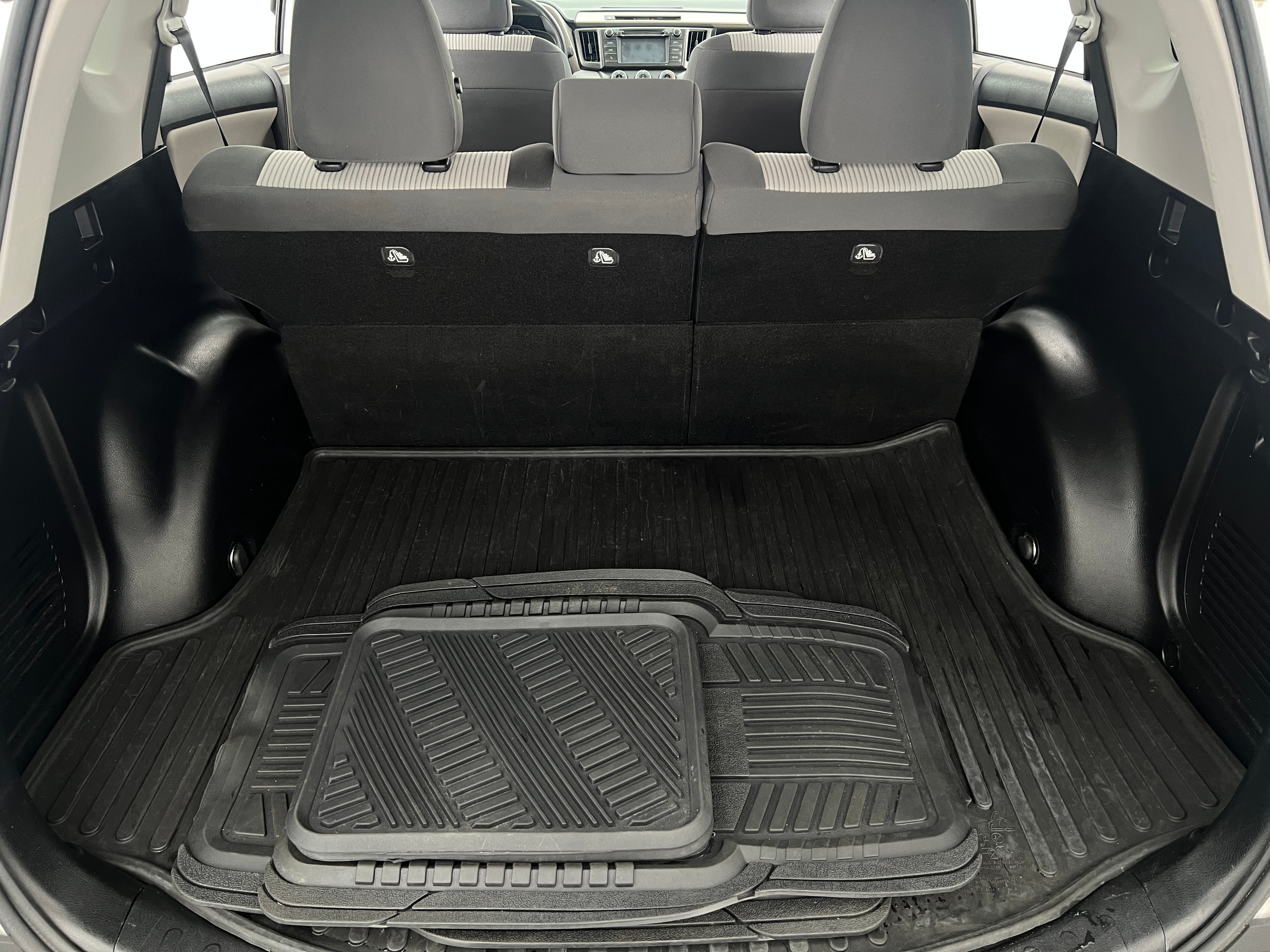 2015 Toyota RAV4 LE 7