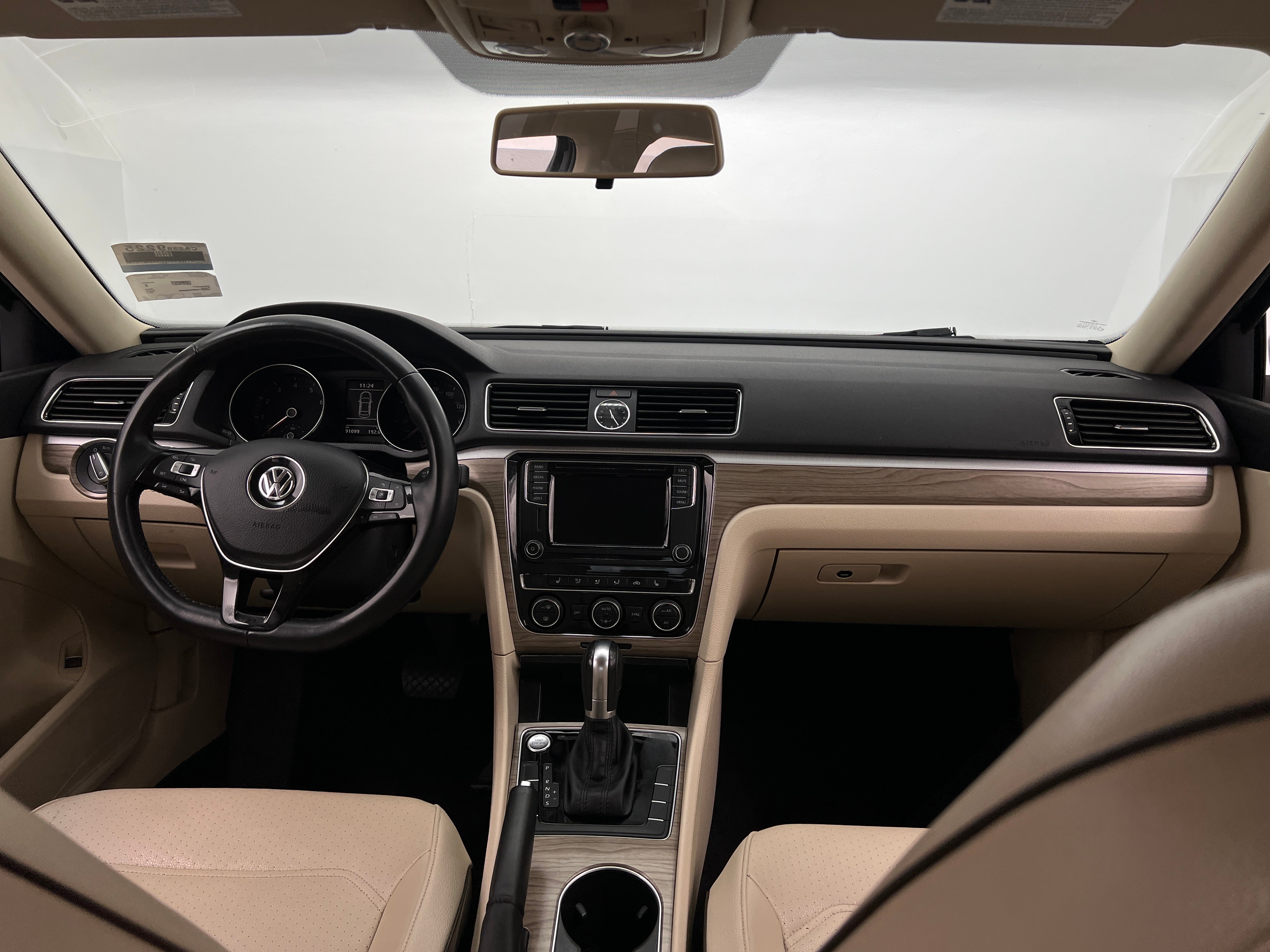 2017 Volkswagen Passat SE 2