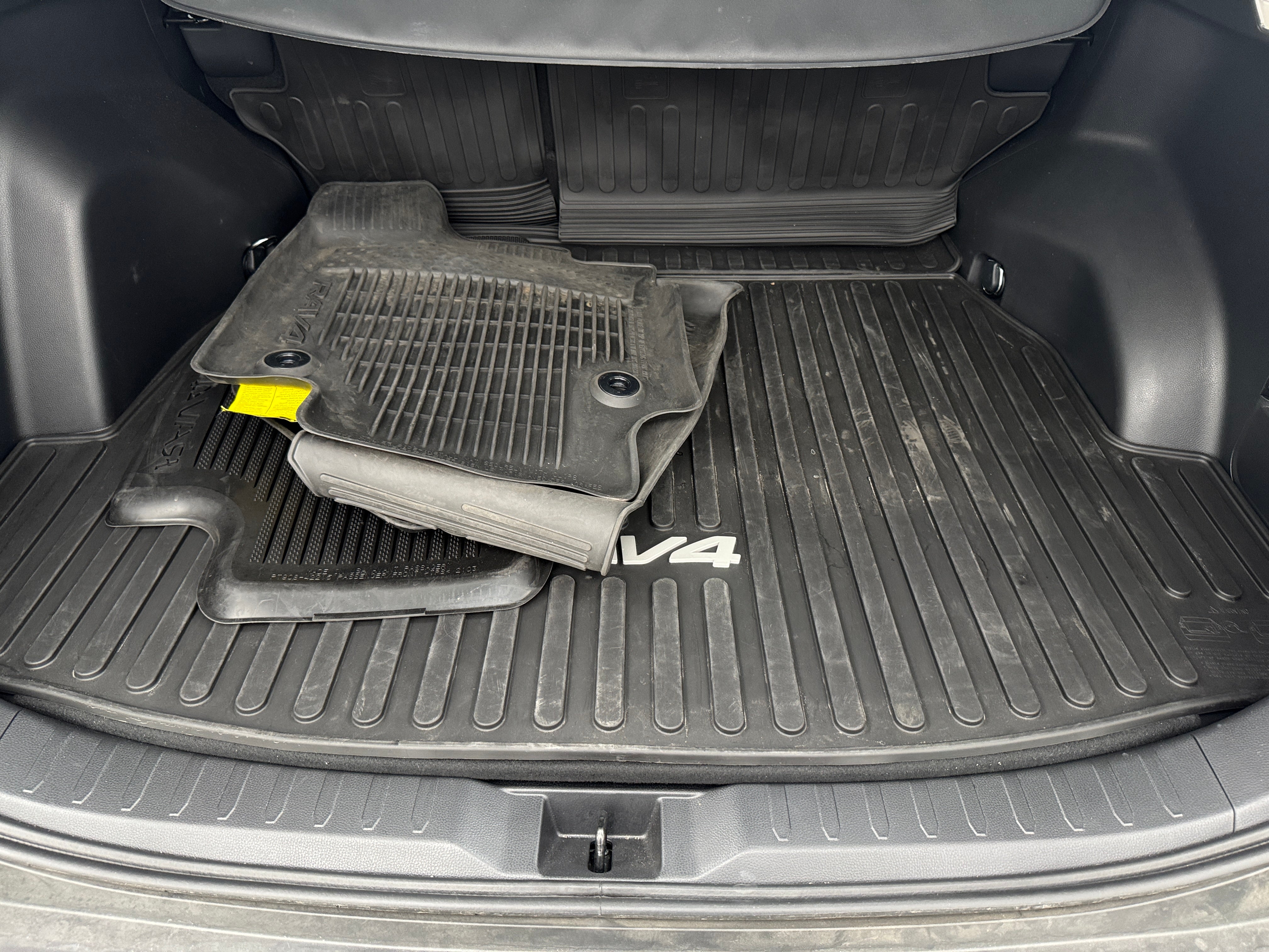 2023 Toyota RAV4 XLE Premium 6