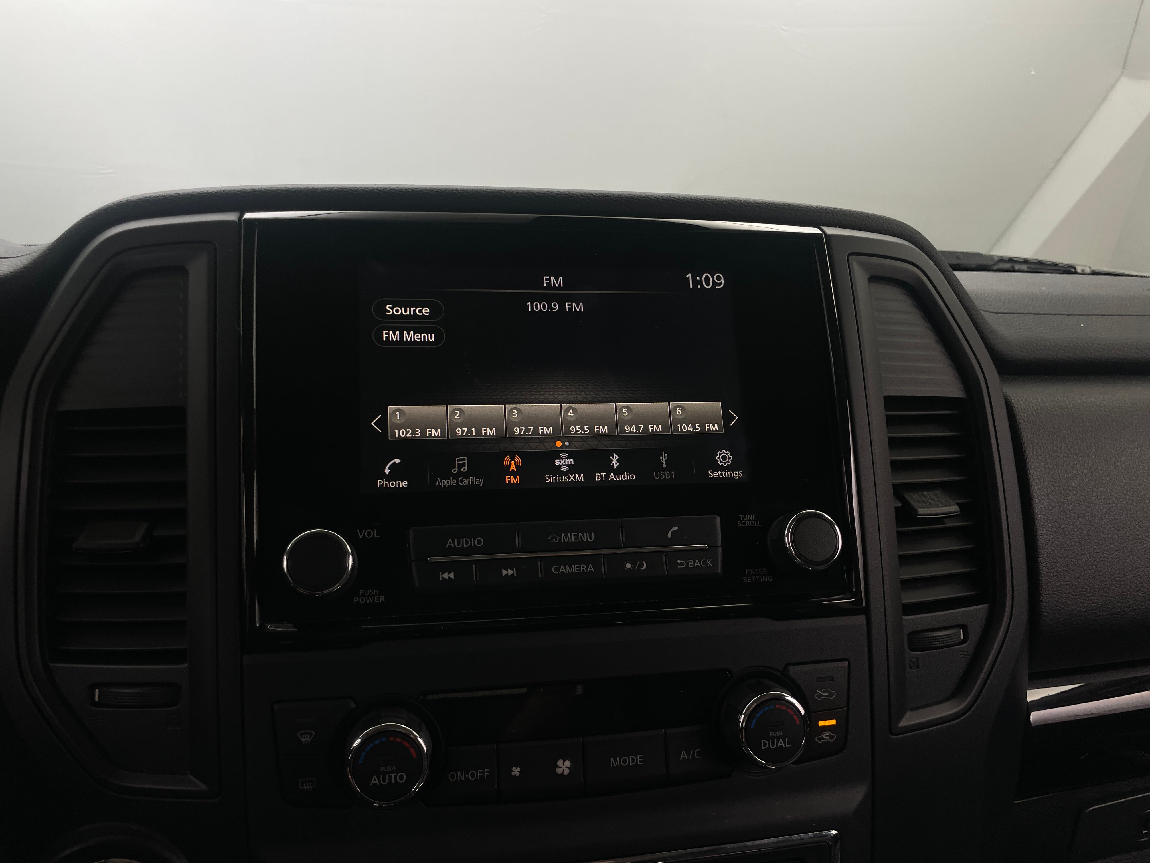 2024 Nissan Titan SV 4