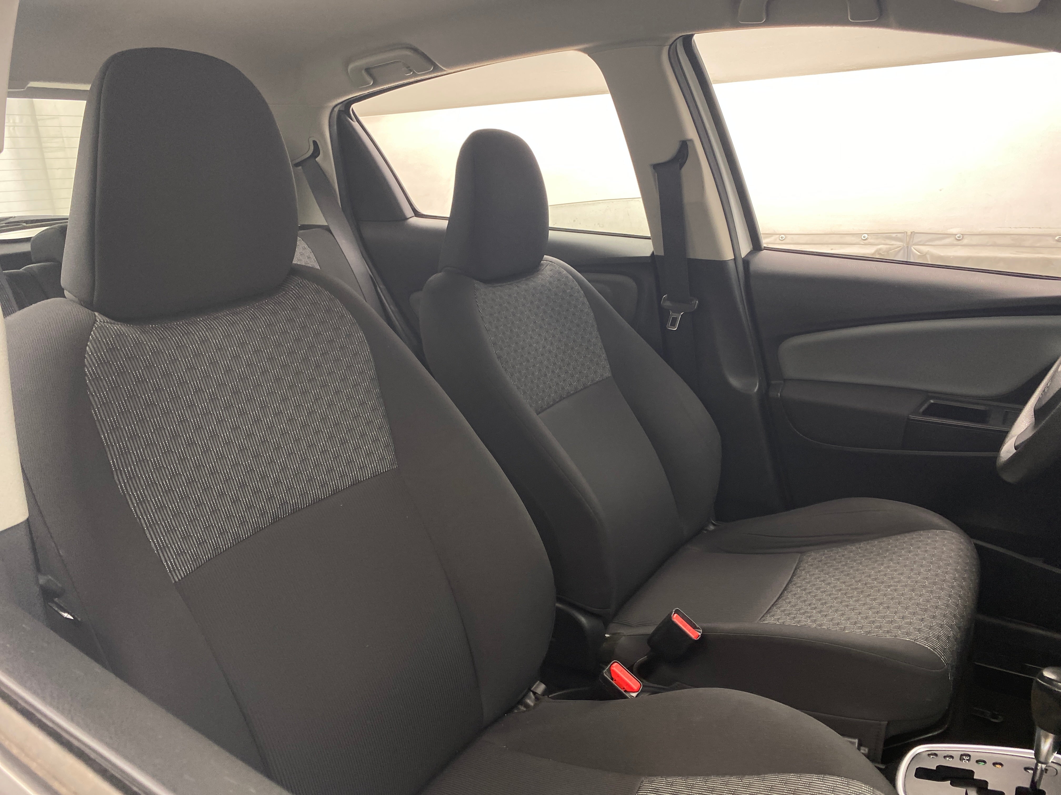 2015 Toyota Yaris L 2