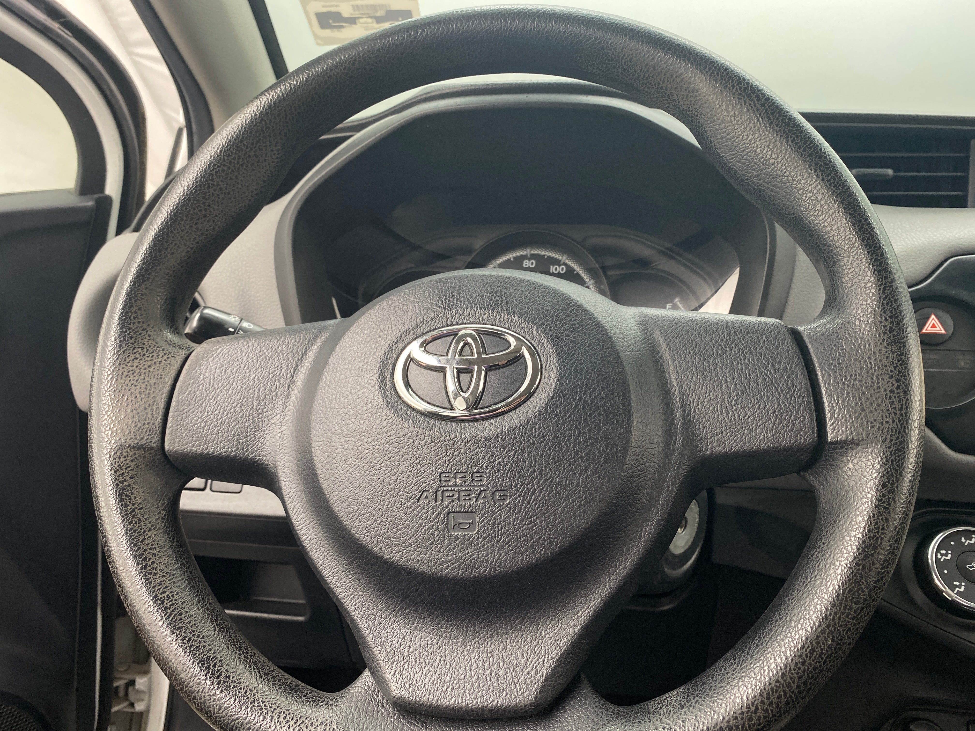 2015 Toyota Yaris L 5