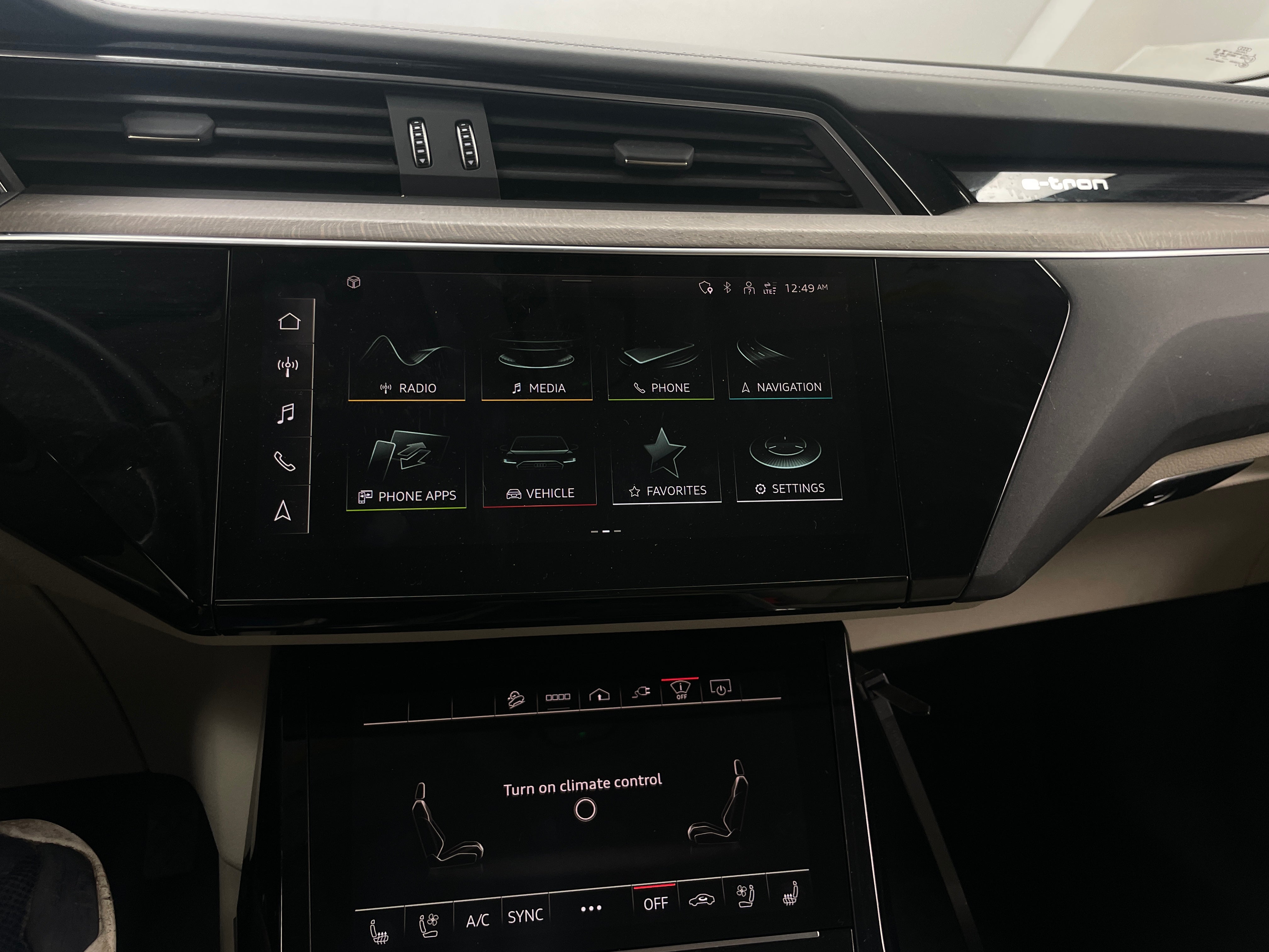 2021 Audi e-tron S Prestige 3