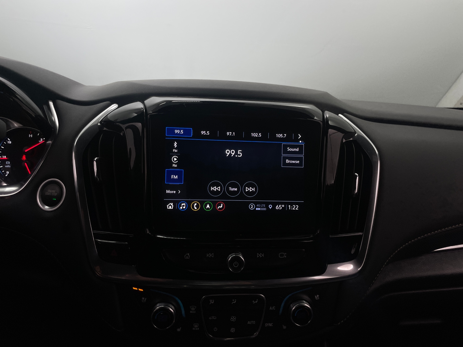 Thumbnail: 2023 Chevrolet Traverse - 3