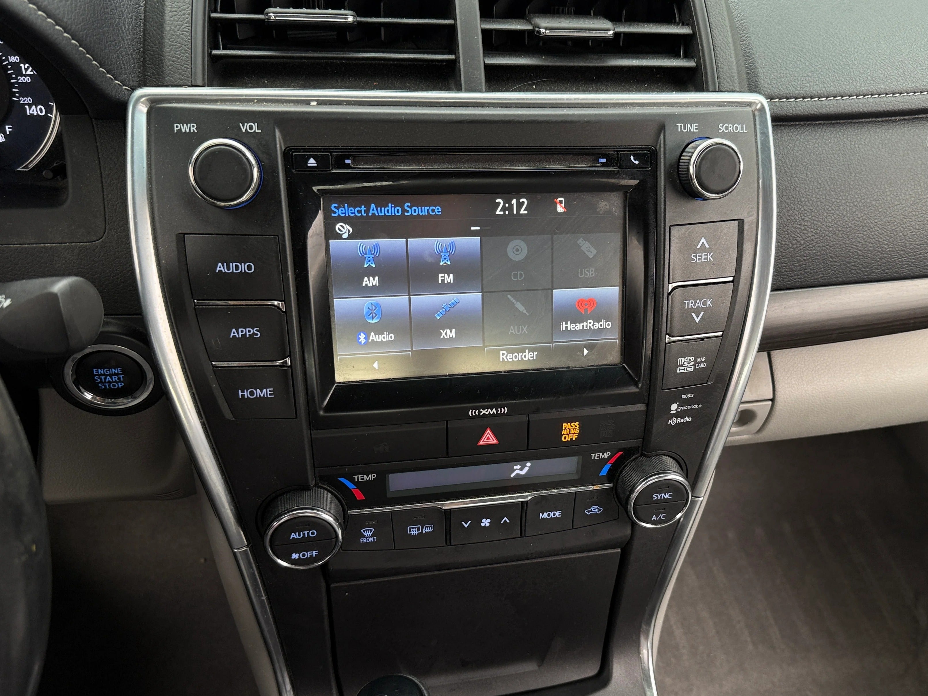 2016 Toyota Camry XLE 4