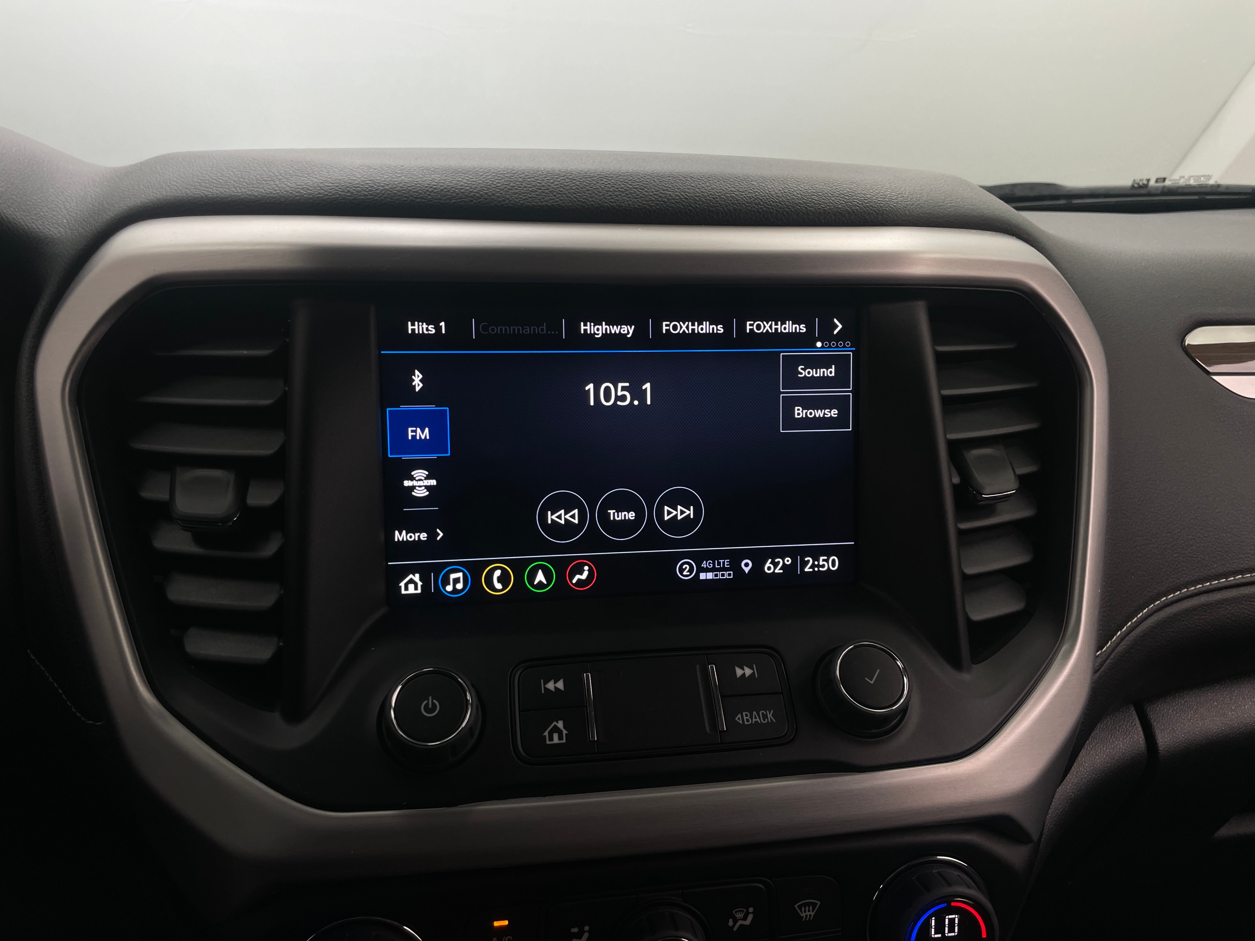 2023 GMC Acadia SLE 4