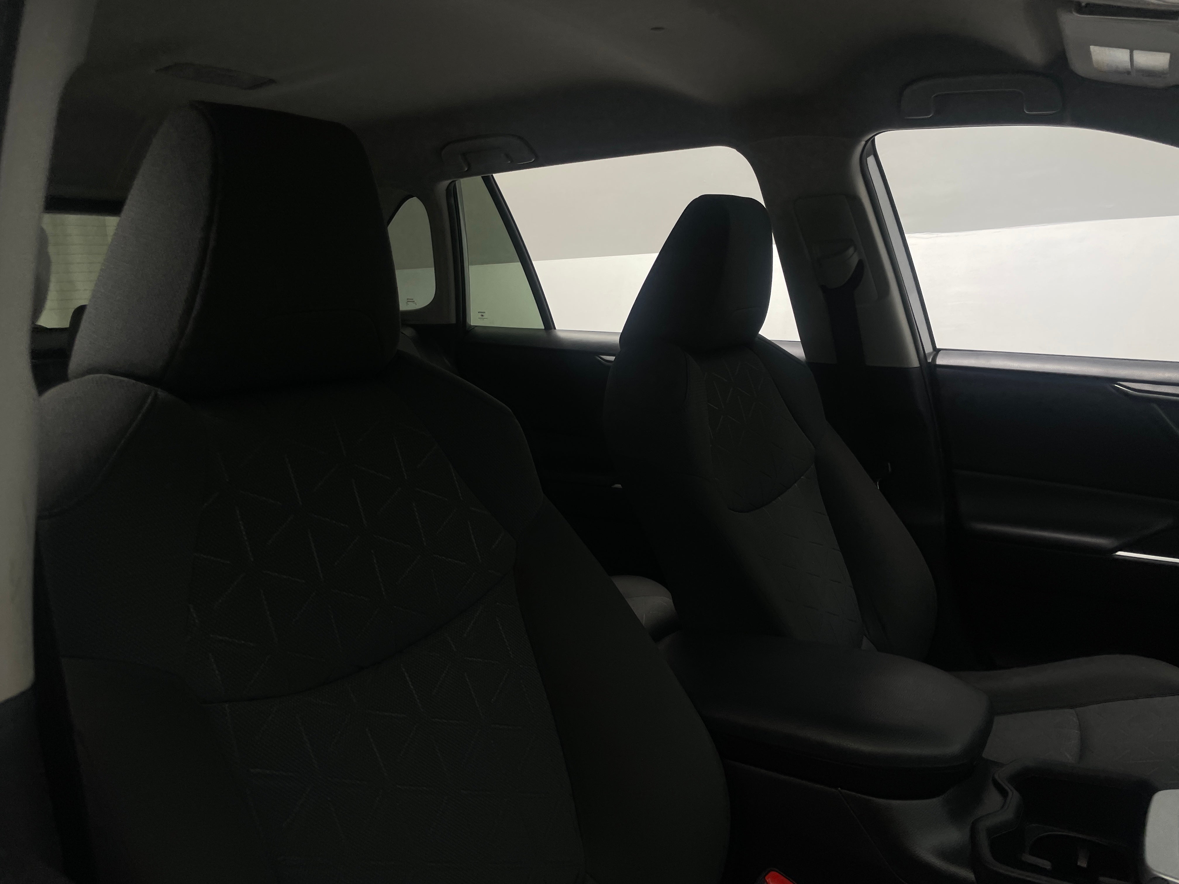 2022 Toyota RAV4 XLE 2