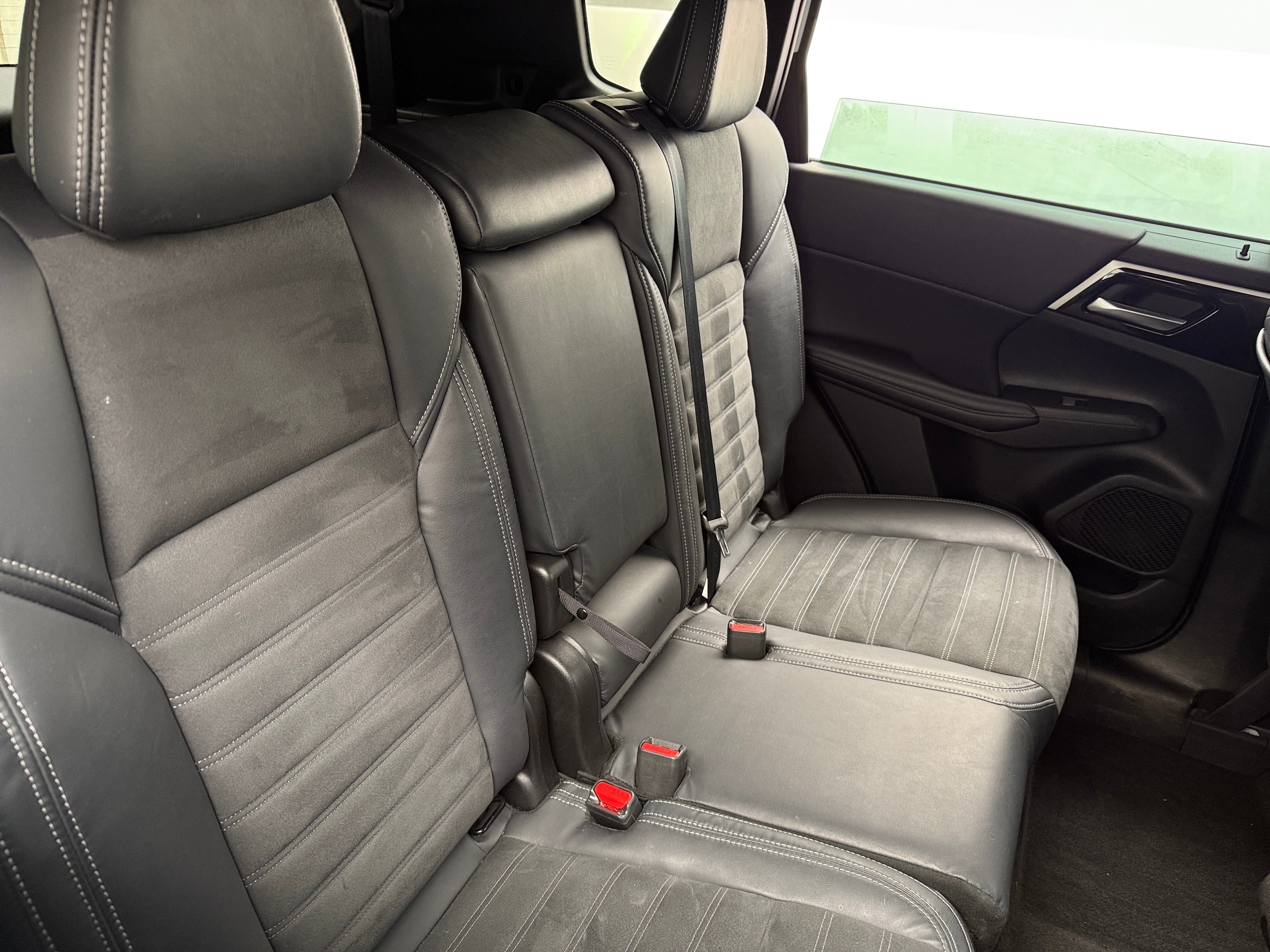 2022 Mitsubishi Outlander Black Edition 6