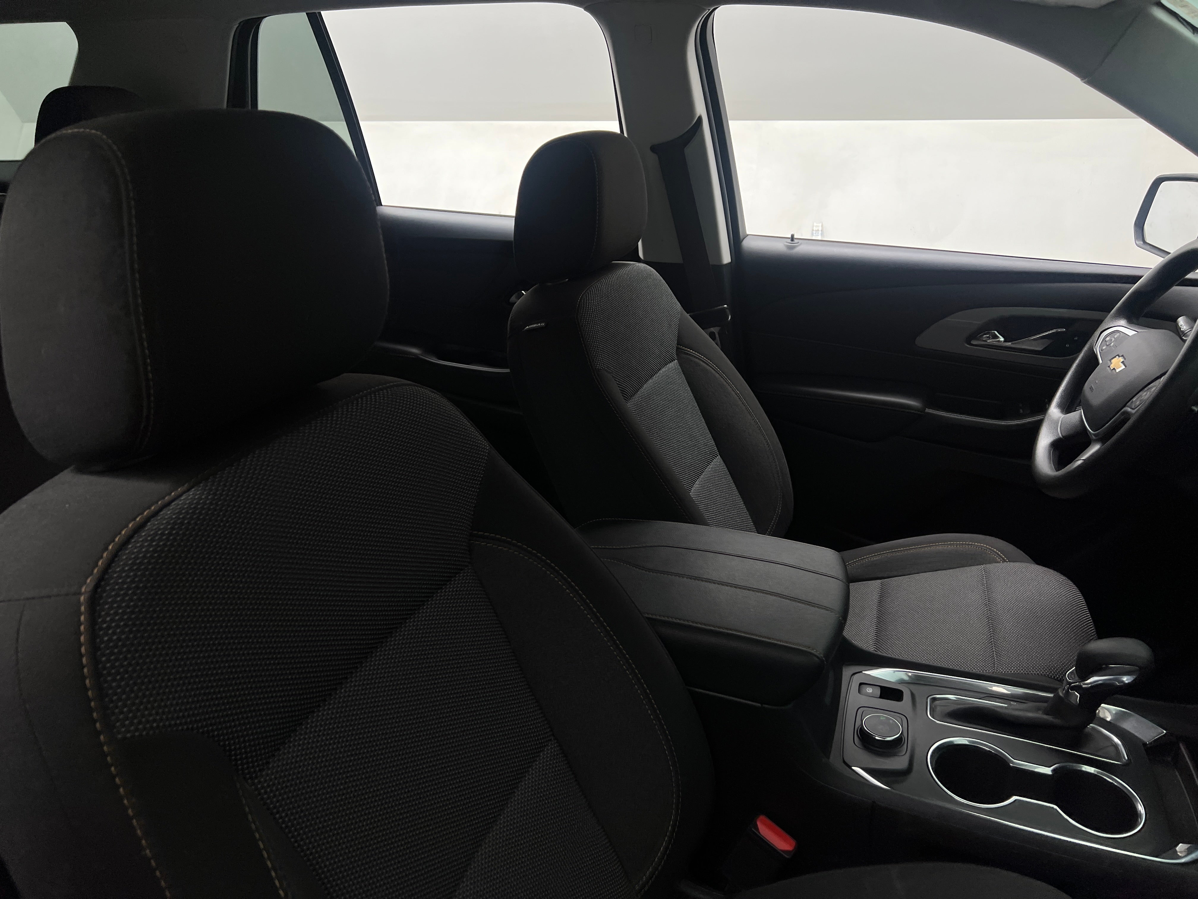 2021 Chevrolet Traverse LS 2
