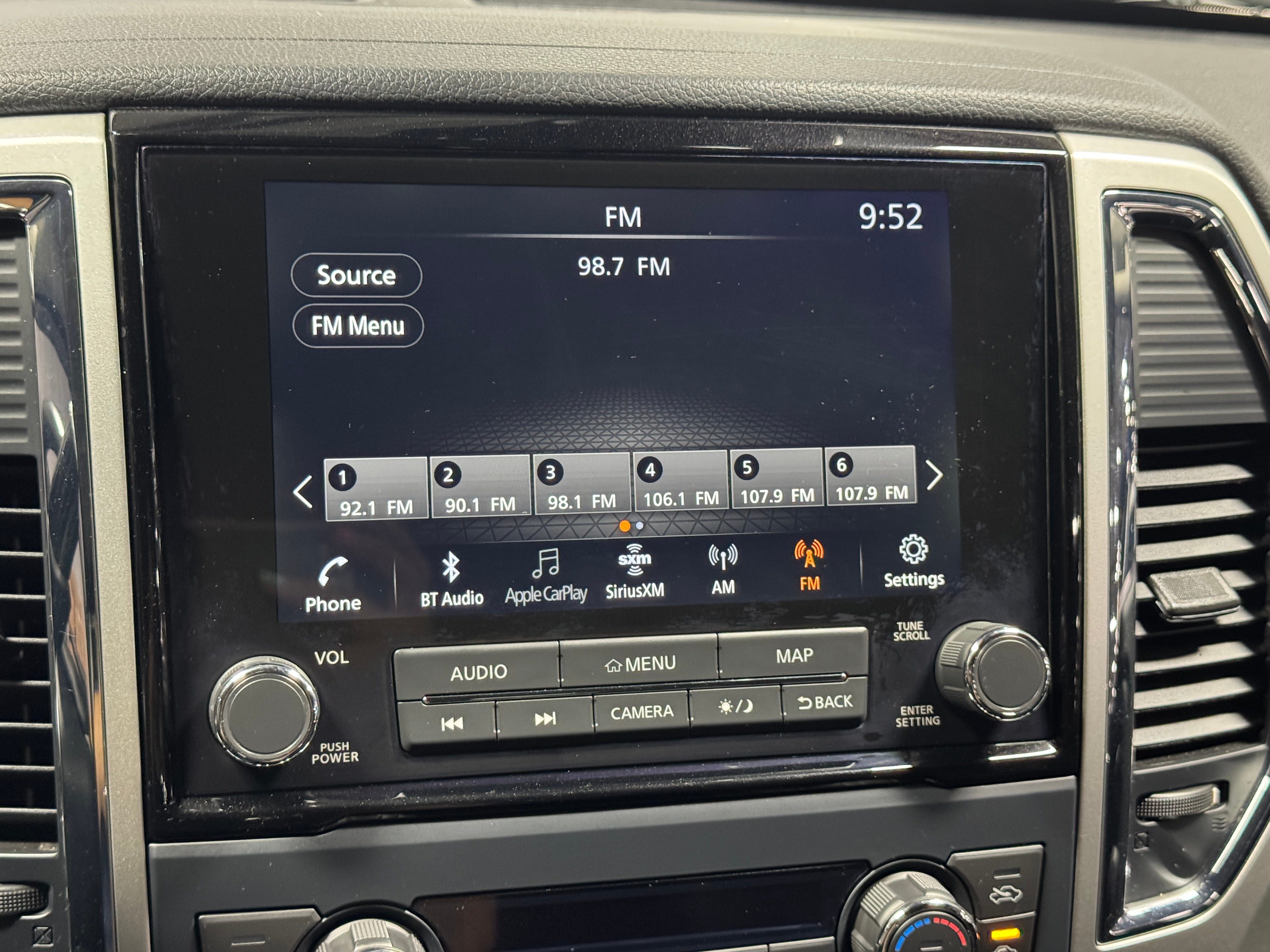 2021 Nissan Titan SV 4