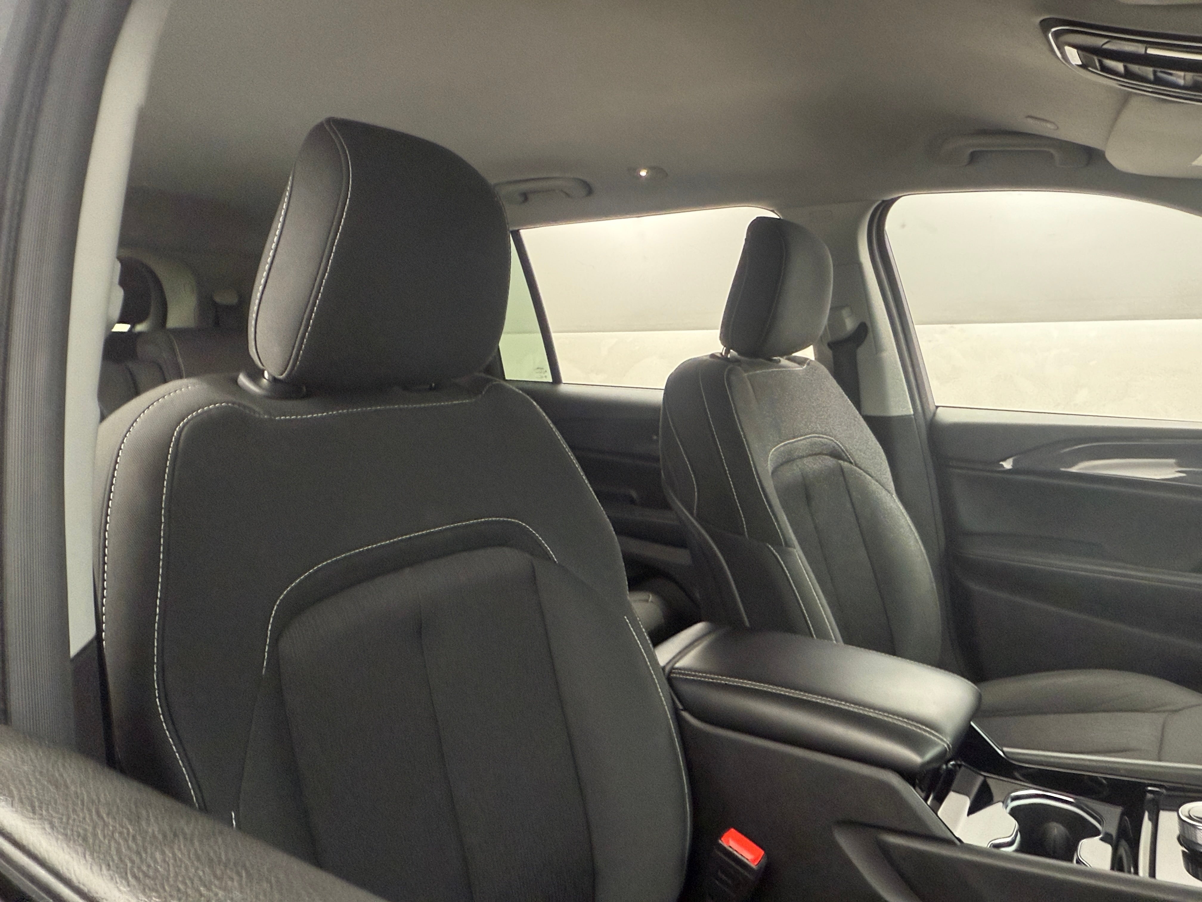 2021 Jeep Grand Cherokee L Laredo 2
