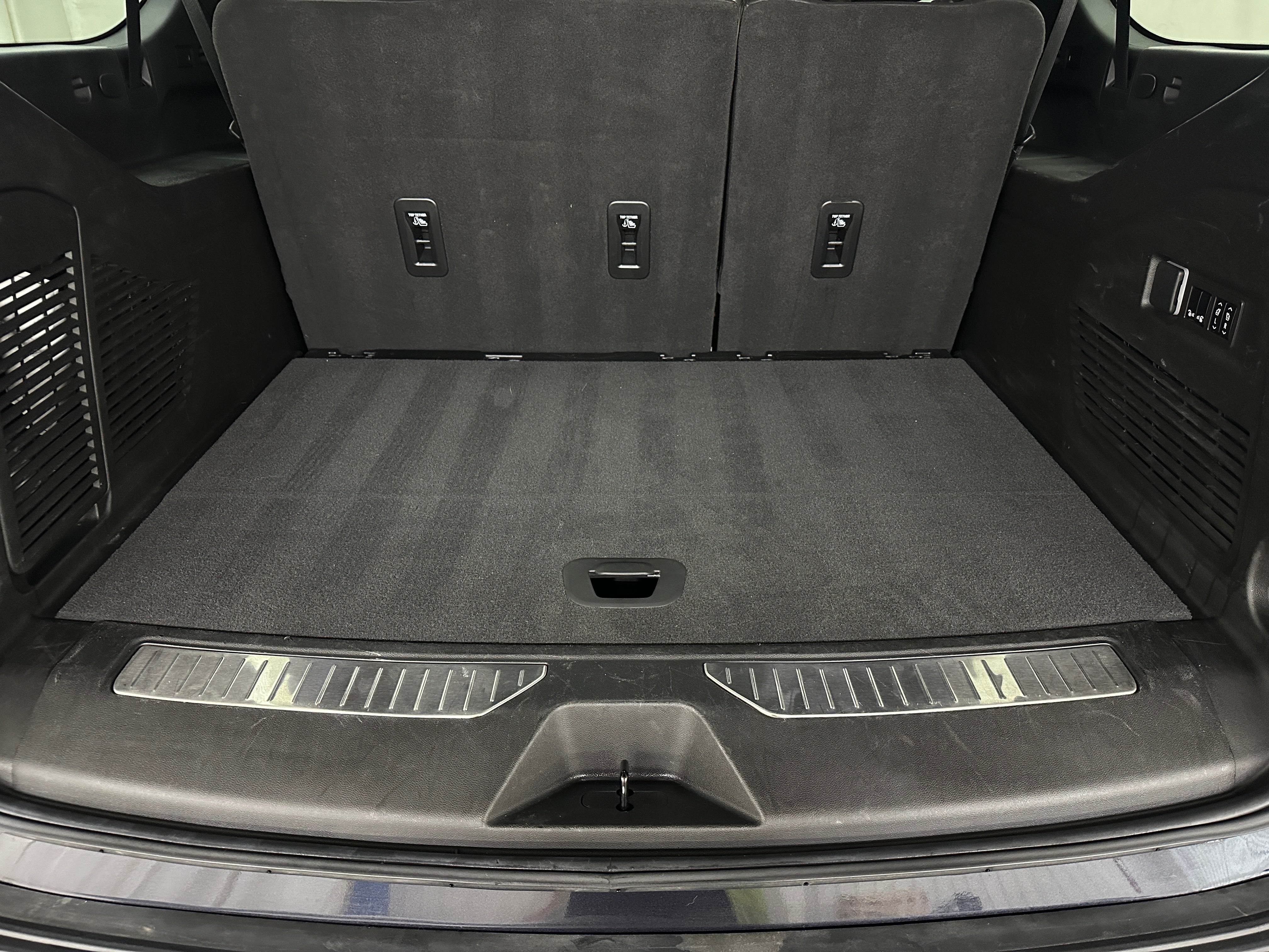 2023 Chevrolet Suburban Premier 6