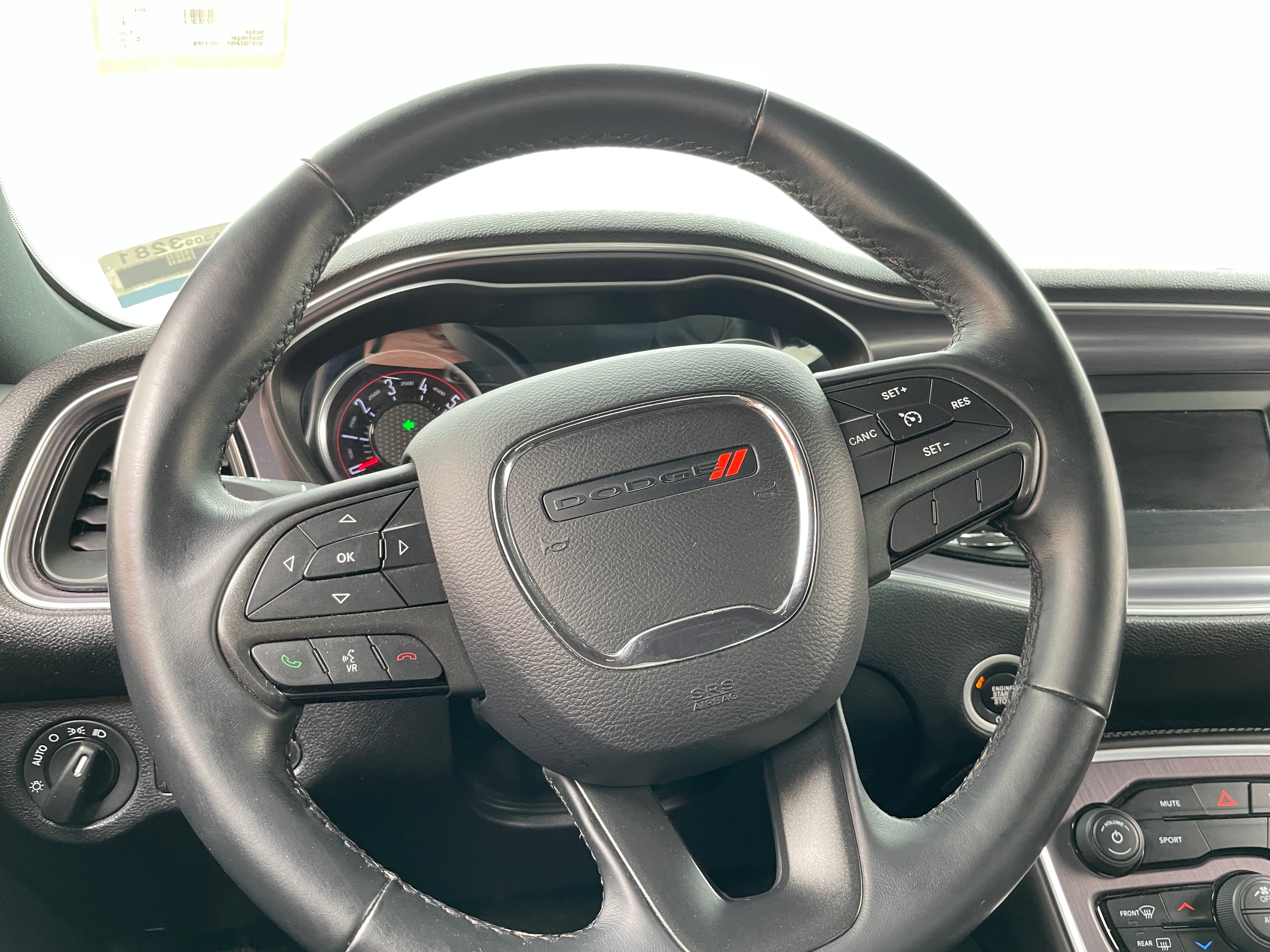 2017 Dodge Challenger SXT 4