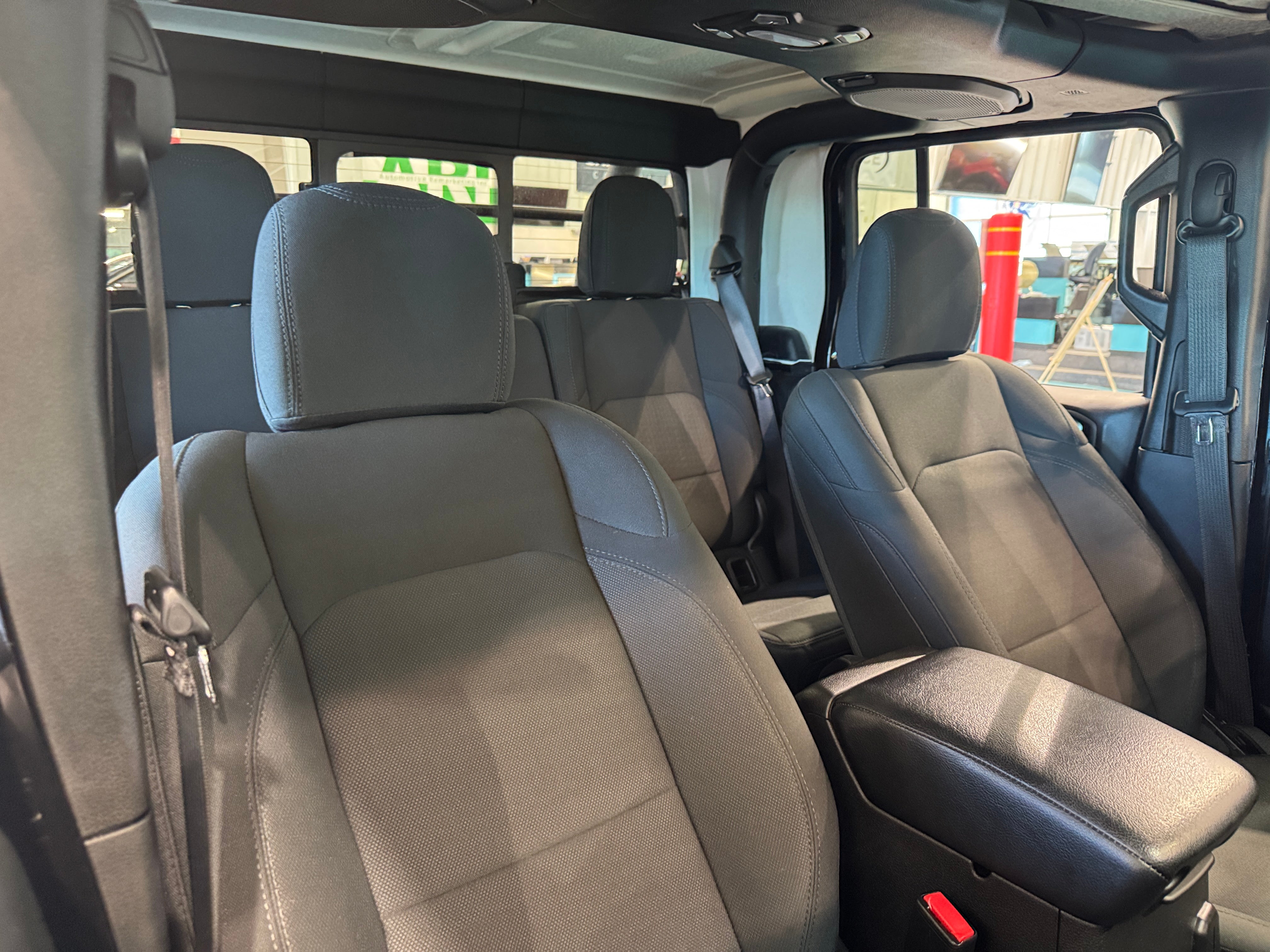 2021 Jeep Gladiator Willys 2