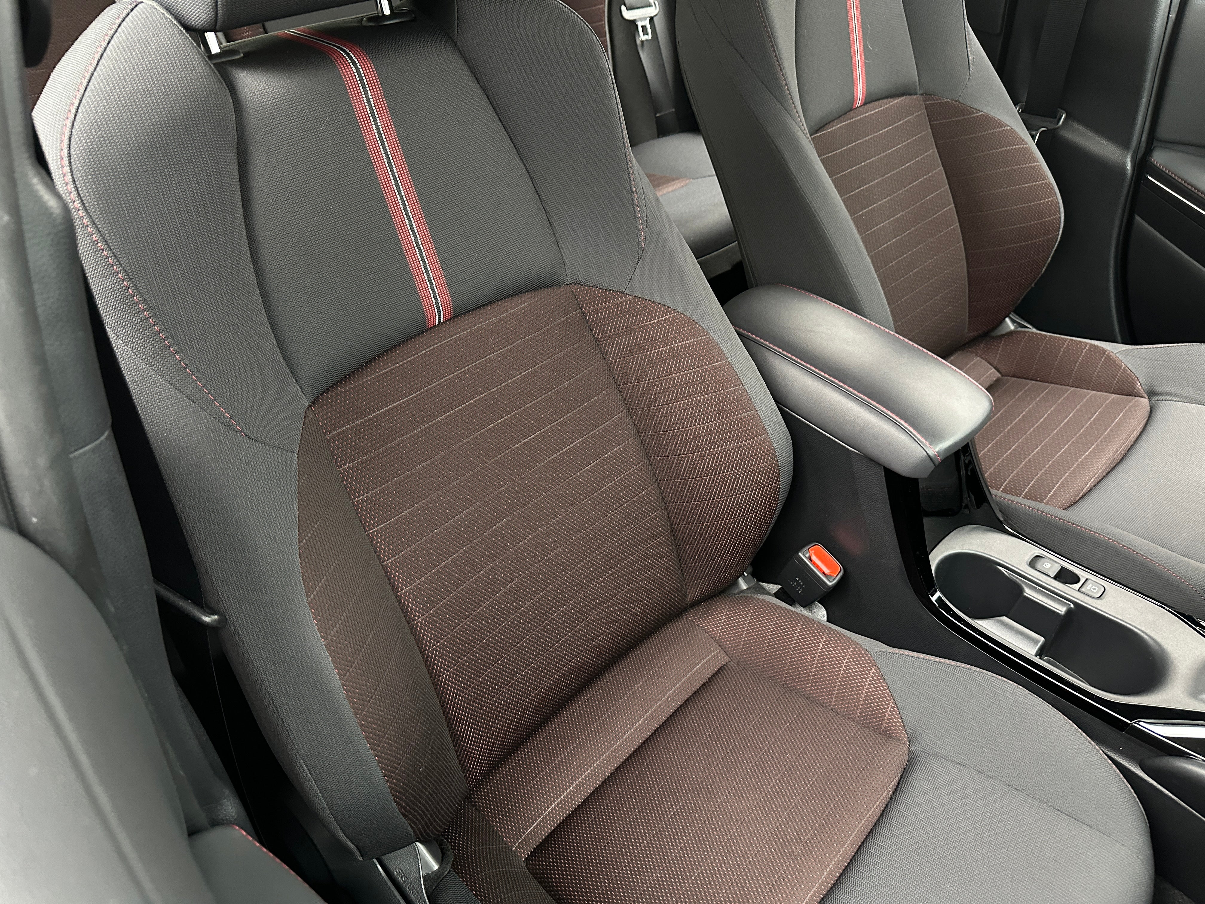2023 Toyota Corolla SE 2