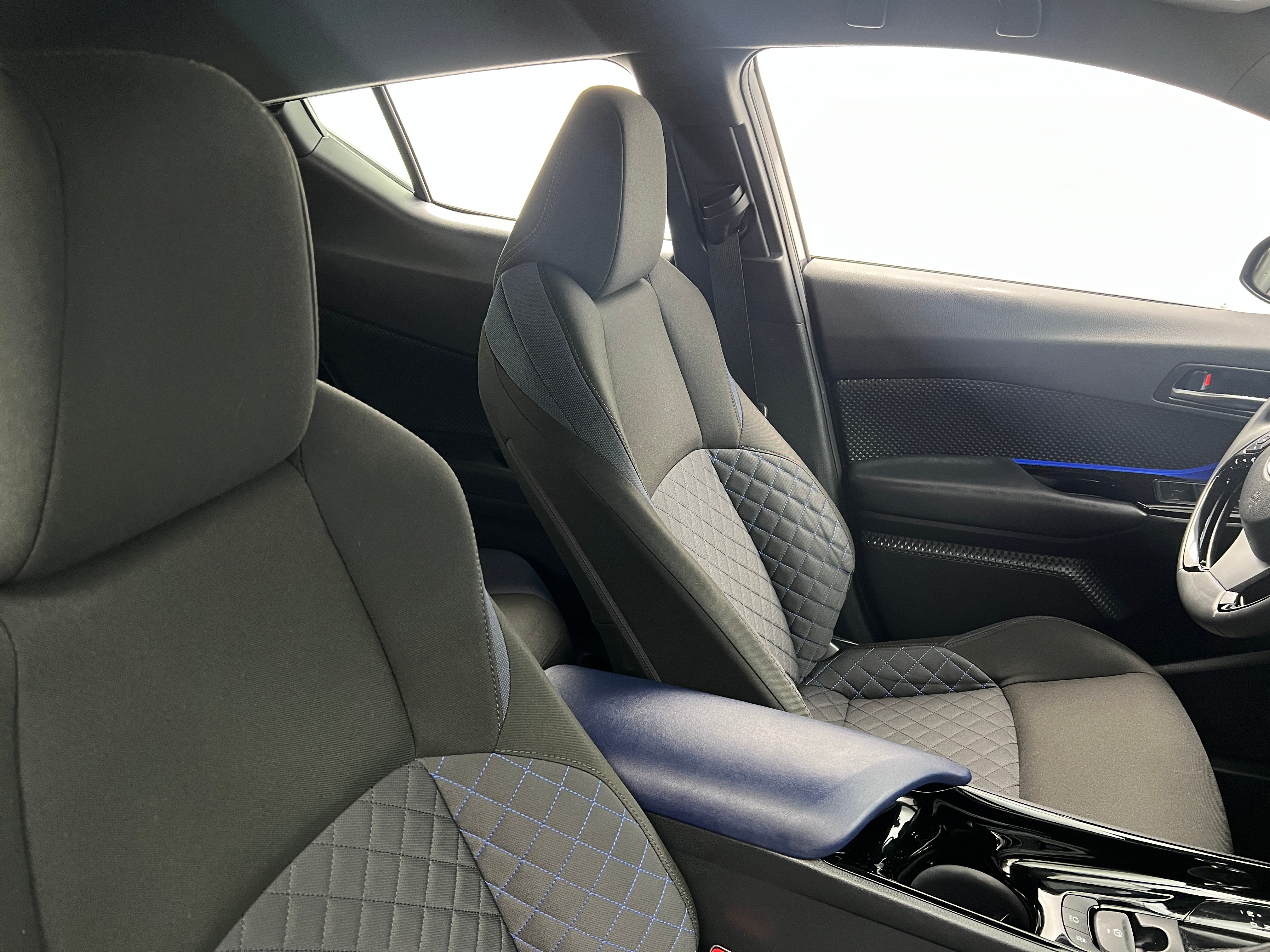 2021 Toyota C-HR XLE 2