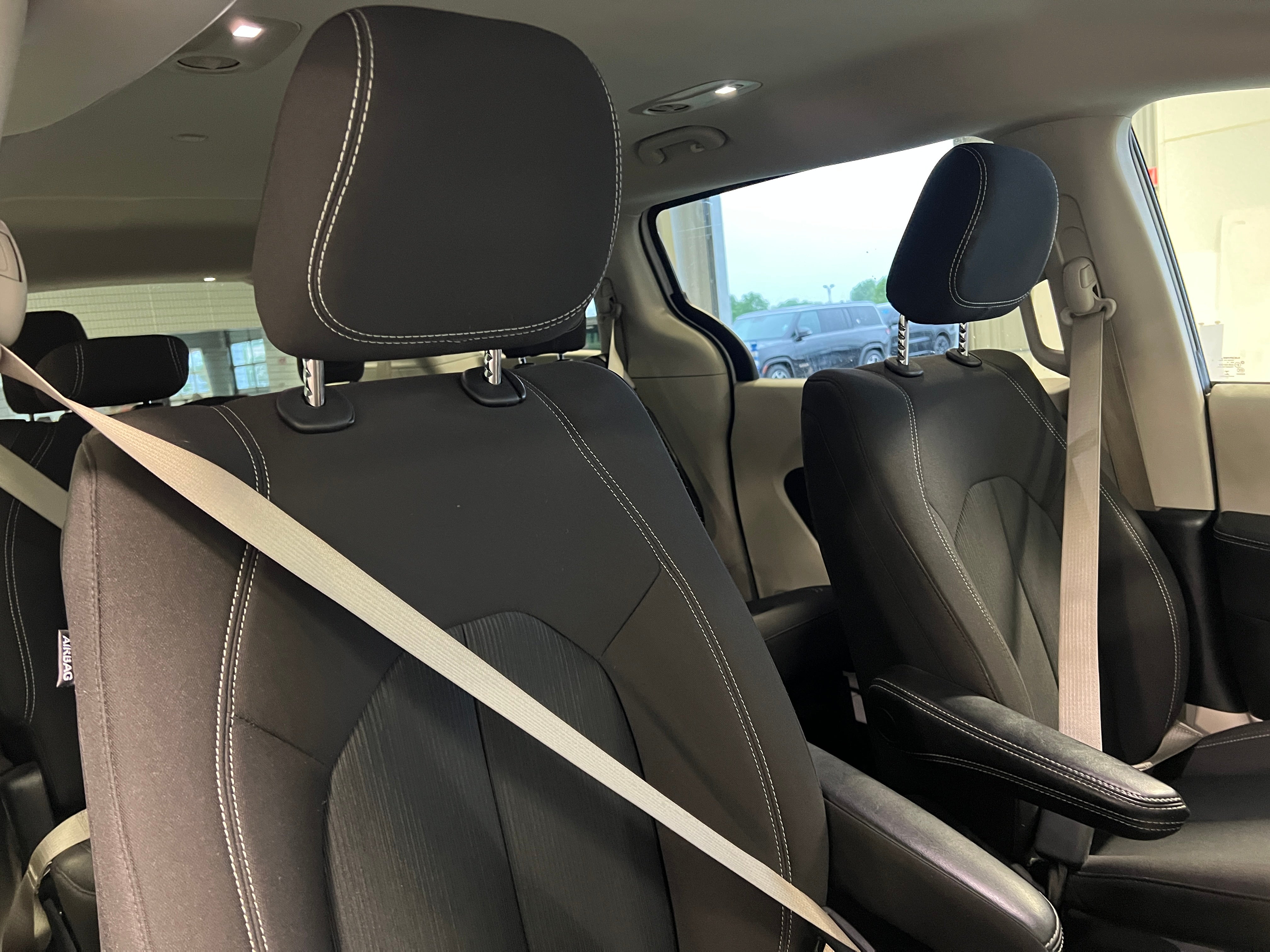 2023 Chrysler Voyager LX 2
