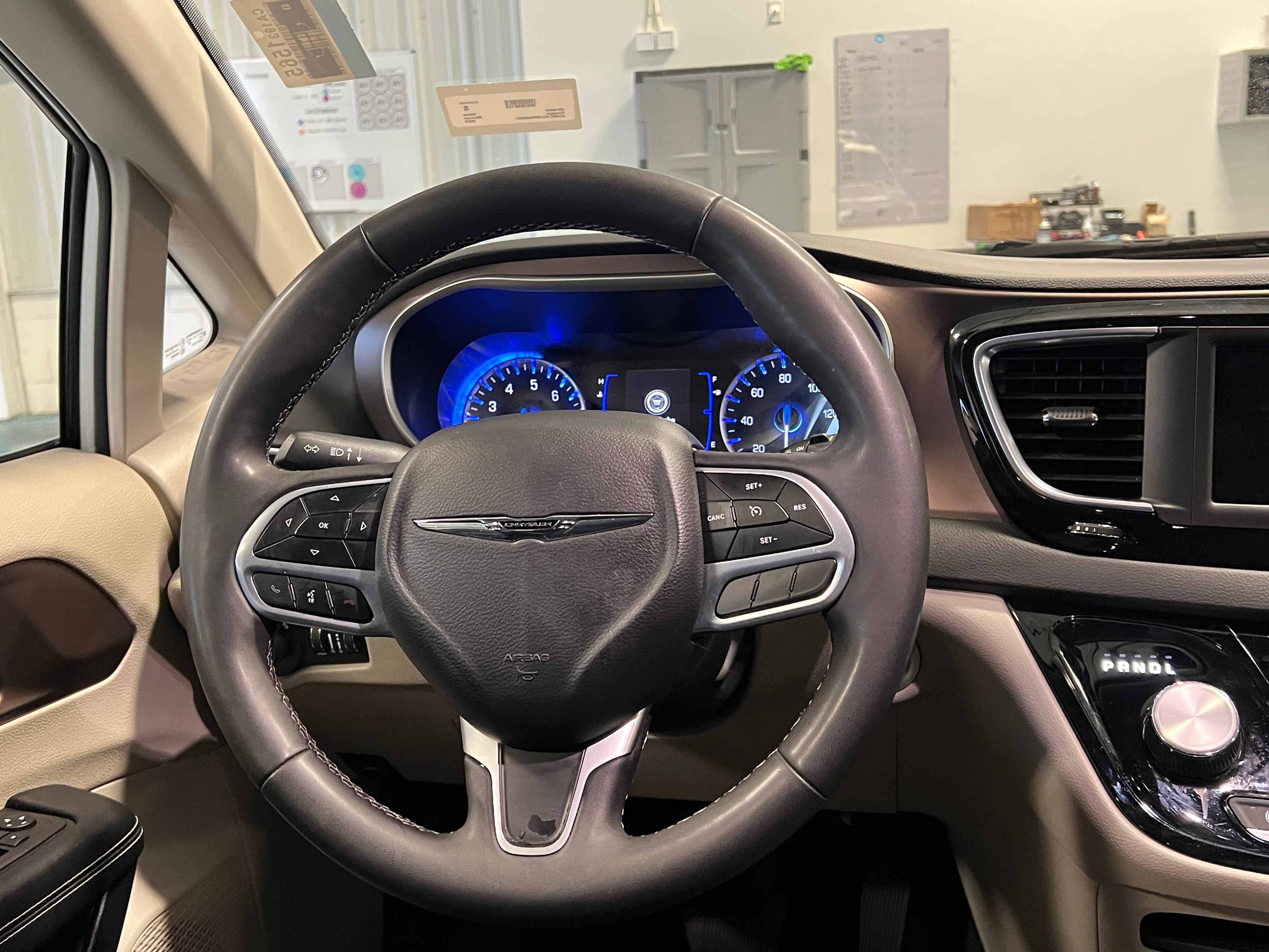 2023 Chrysler Voyager LX 5