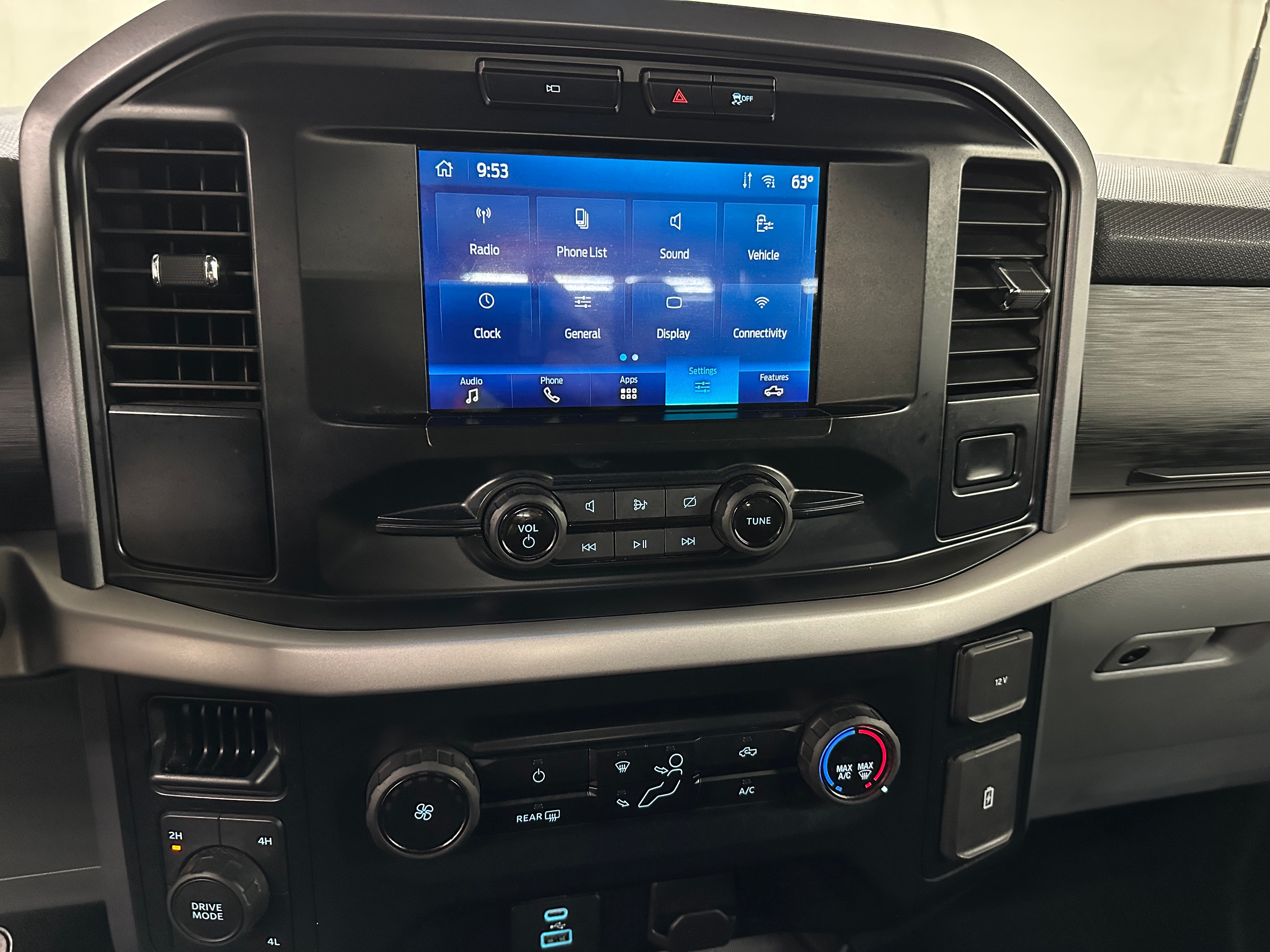 2023 Ford Econoline E-150 4