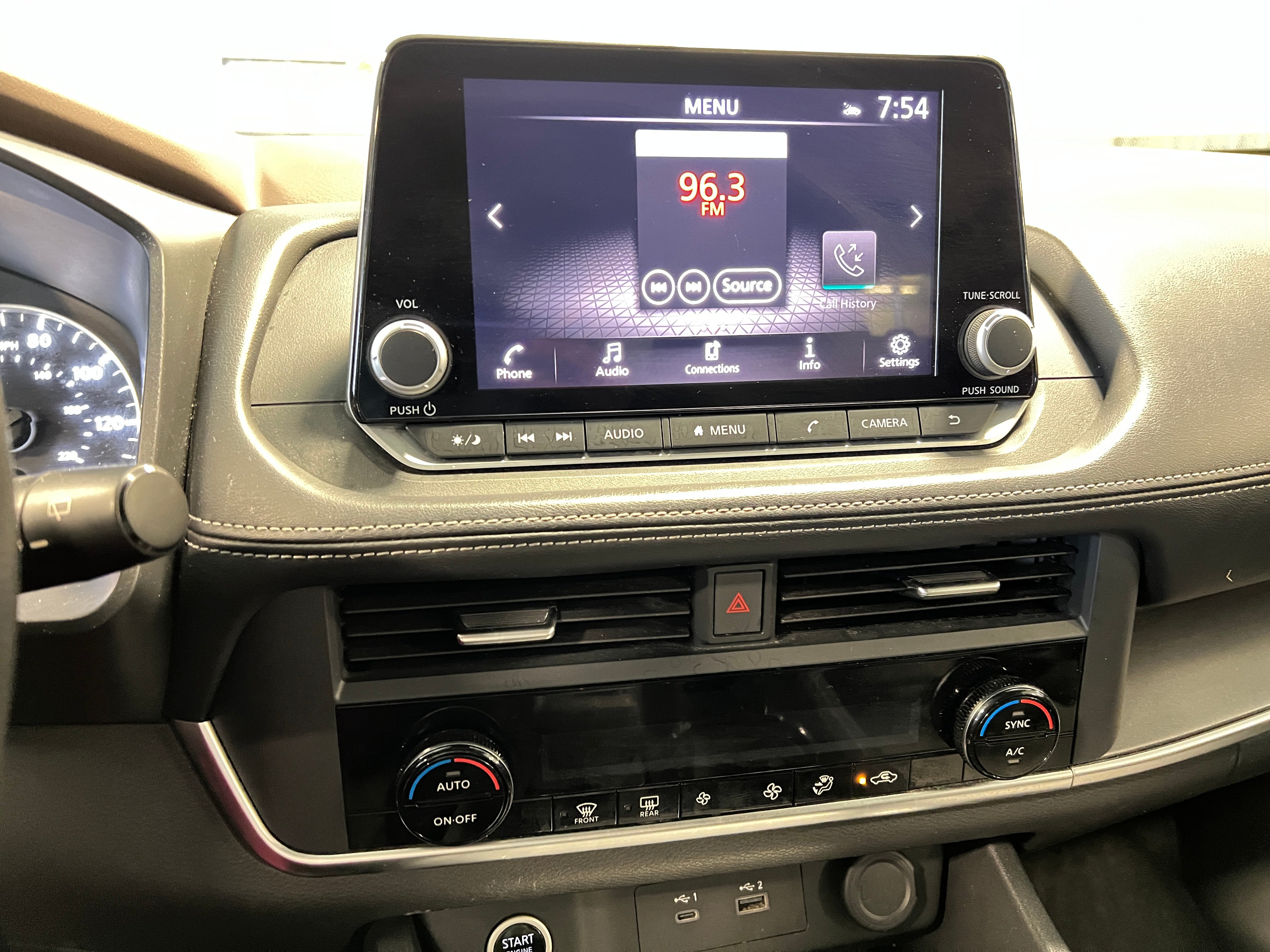 2023 Nissan Rogue SV 4
