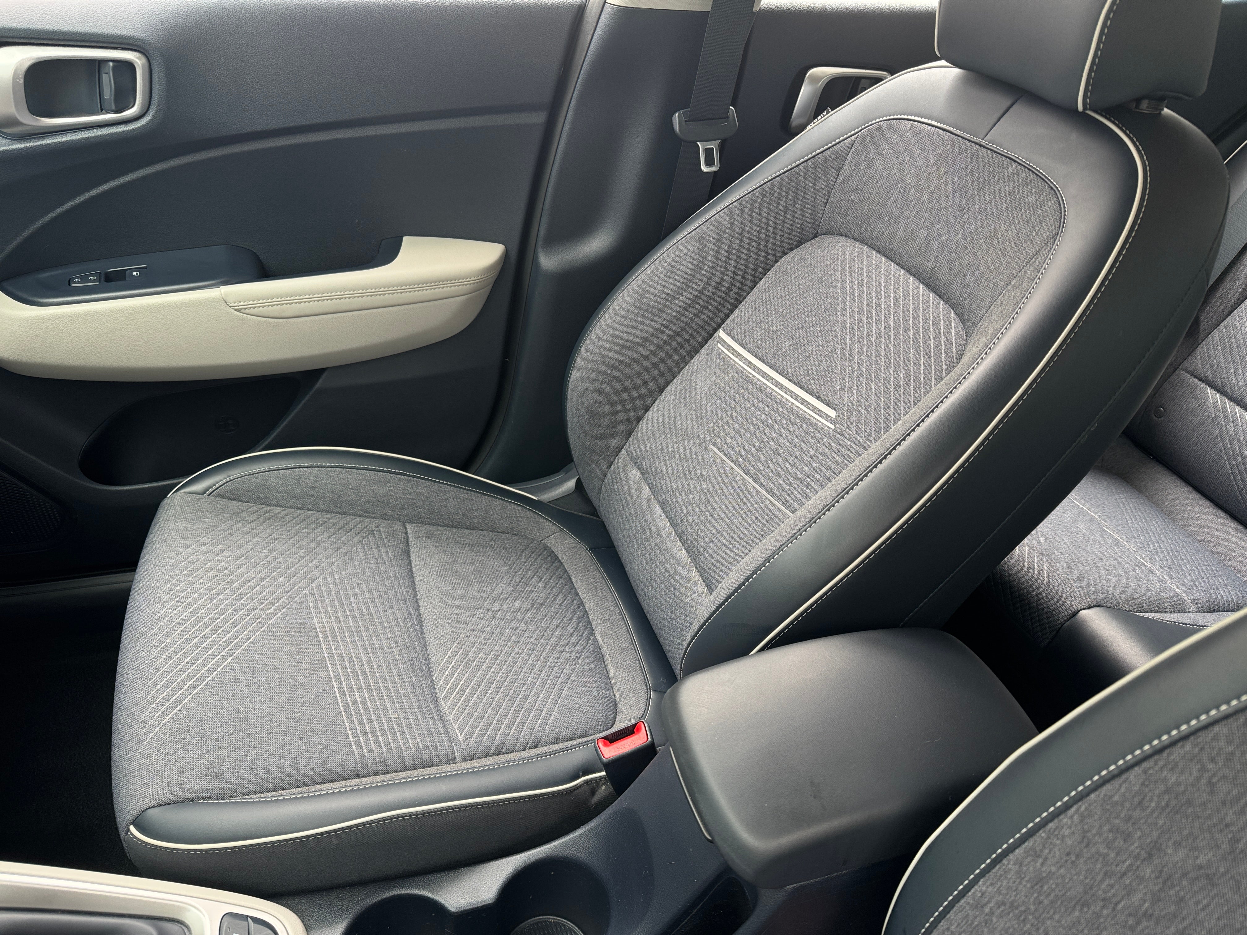 2023 Hyundai Venue Limited 2