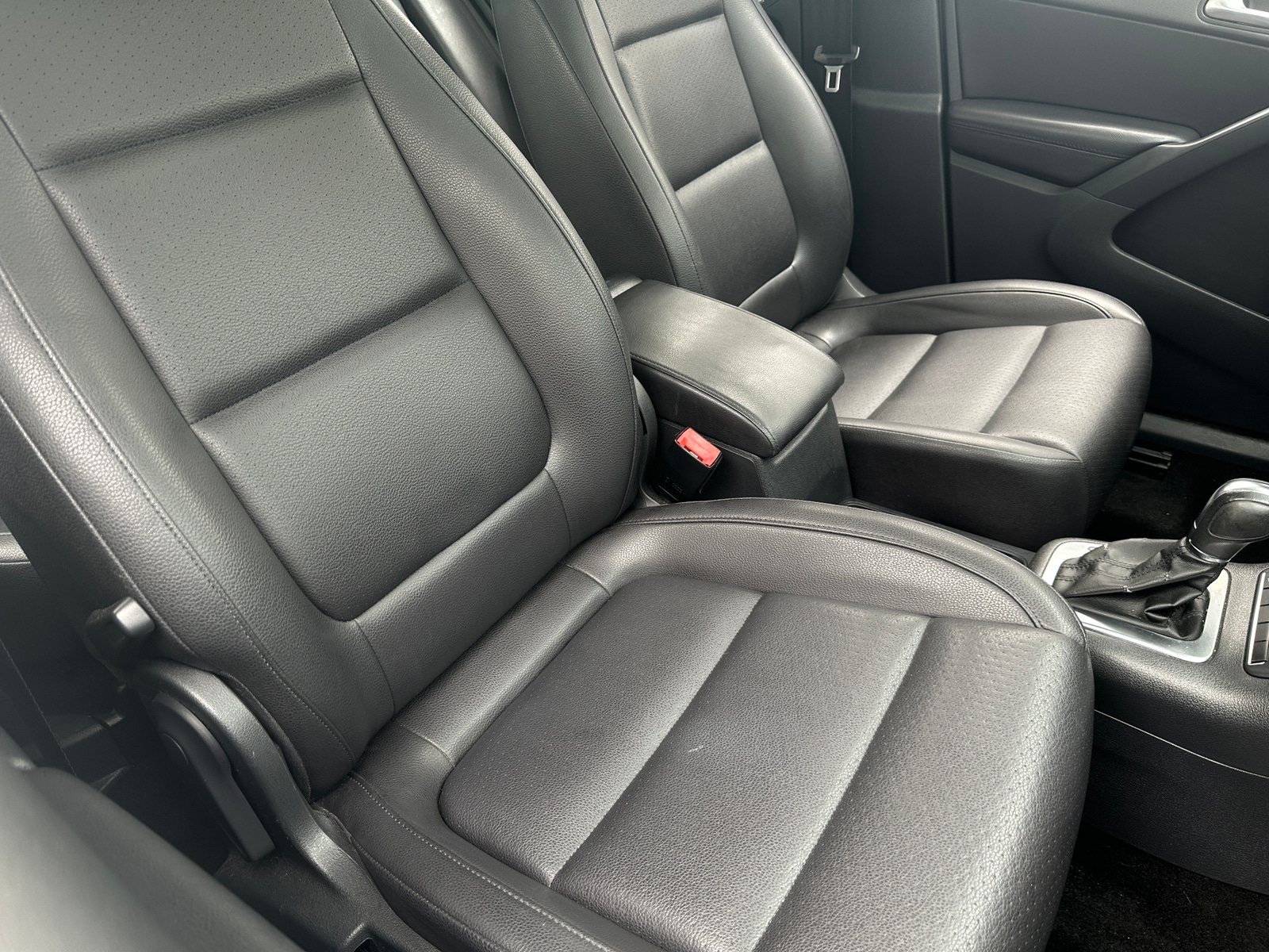 Thumbnail: 2012 Volkswagen Tiguan - 2