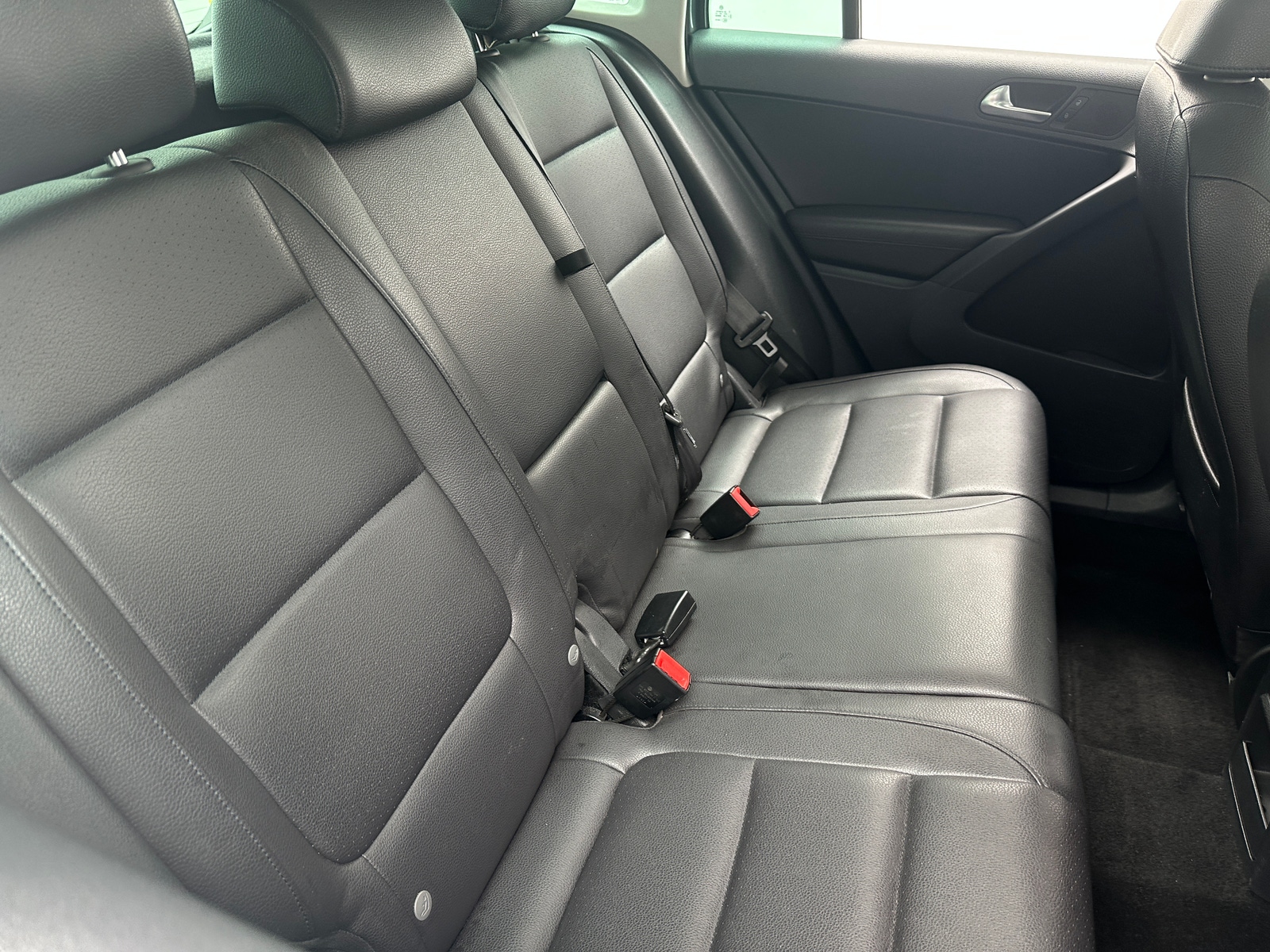 Thumbnail: 2012 Volkswagen Tiguan - 6