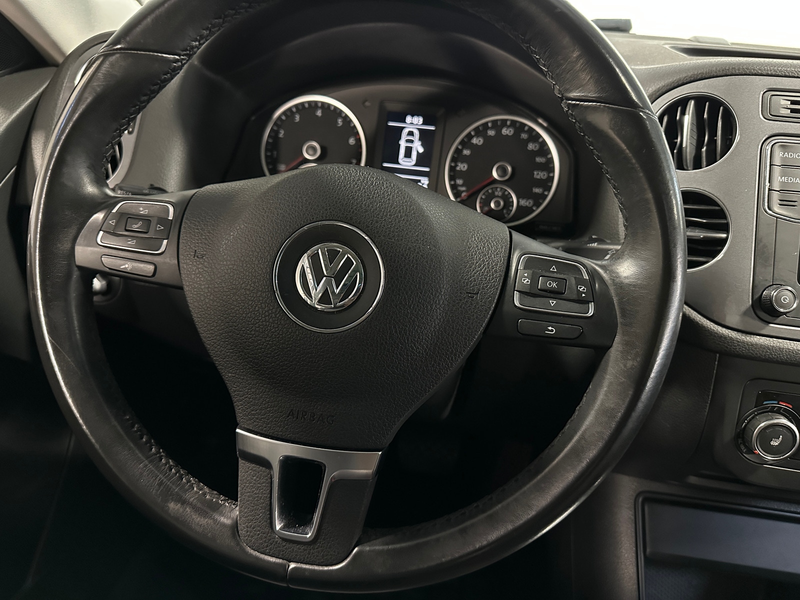 Thumbnail: 2012 Volkswagen Tiguan - 5