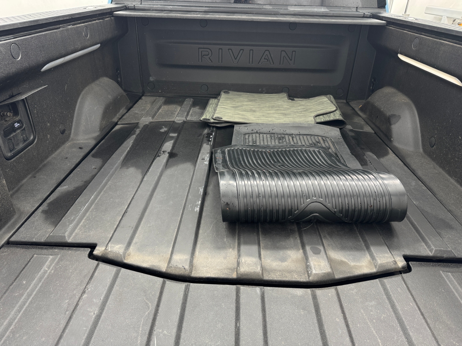 Thumbnail: 2022 Rivian R1T - 6