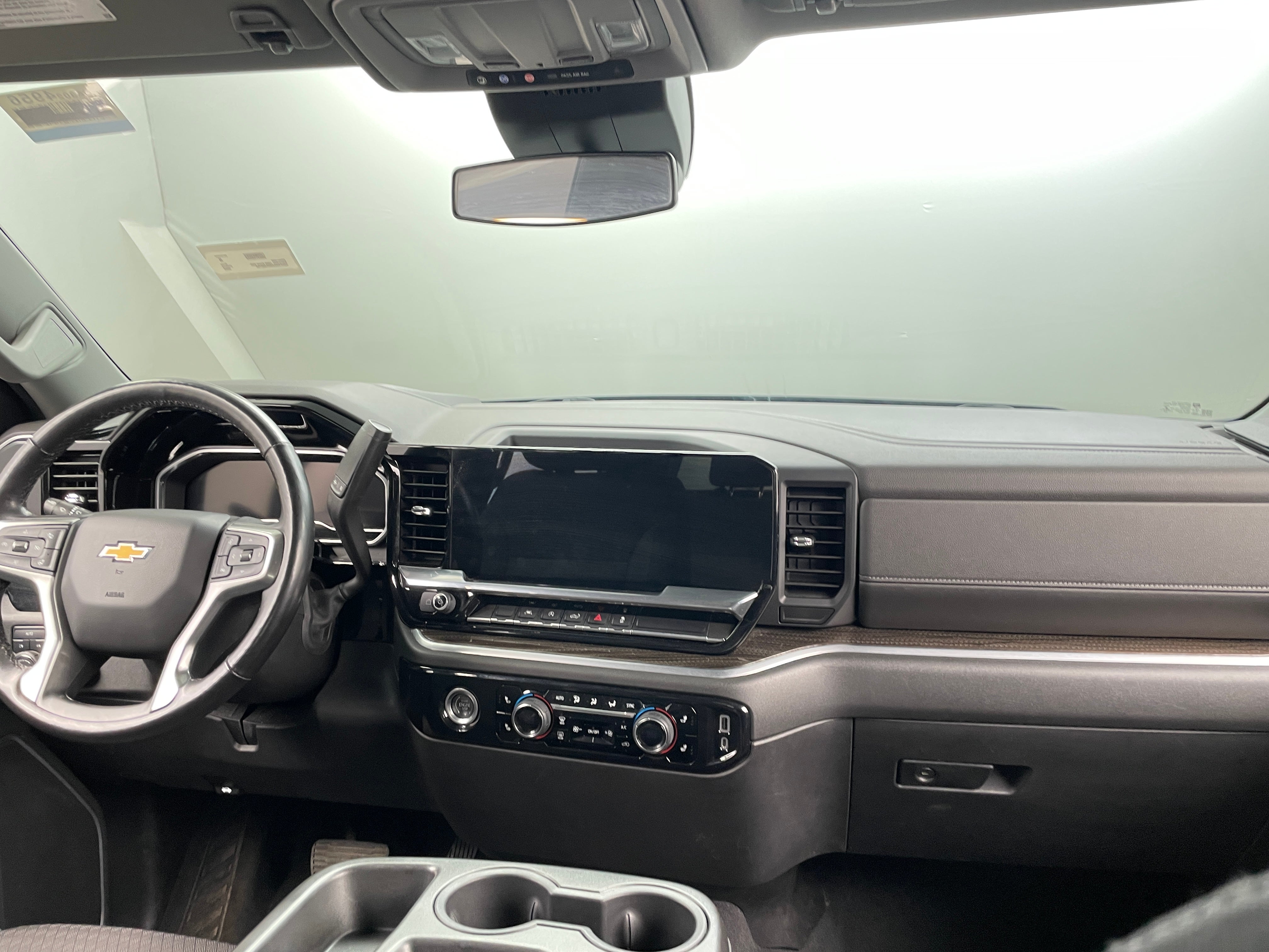 2022 Chevrolet Silverado 1500 LT 3