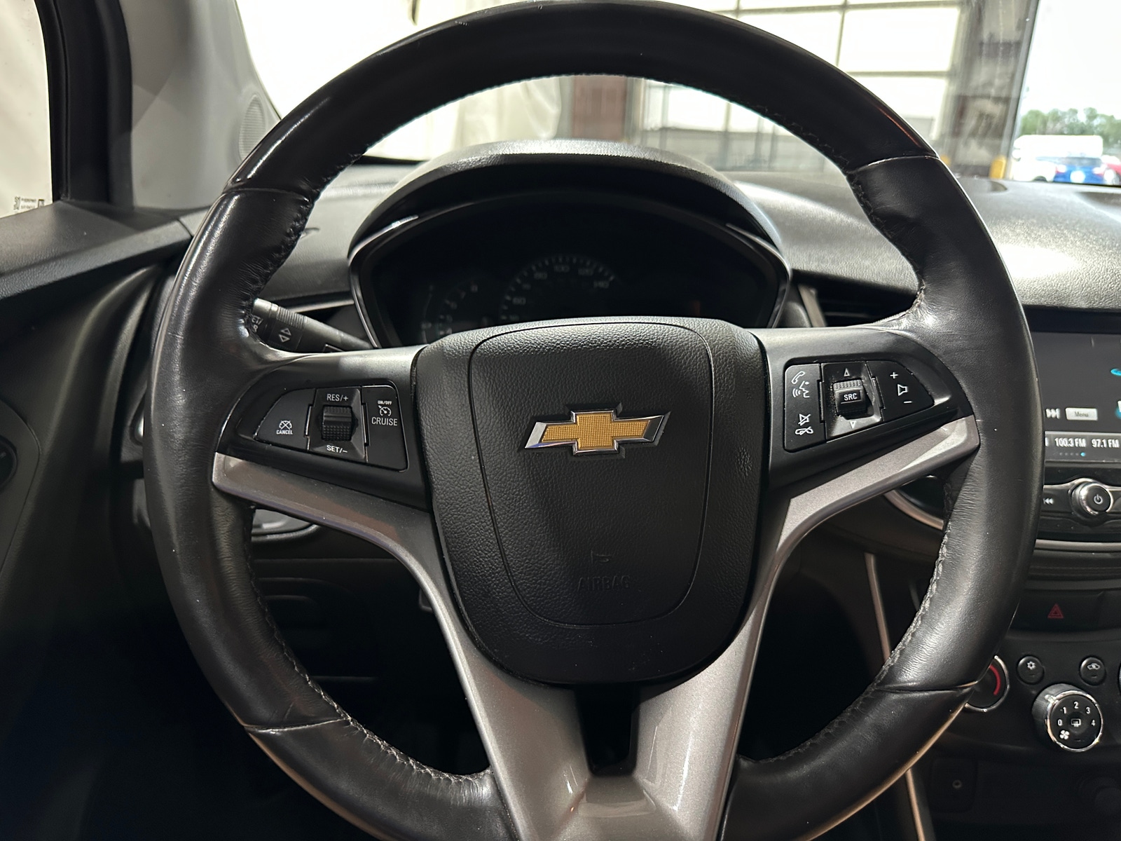 Thumbnail: 2017 Chevrolet Trax - 4