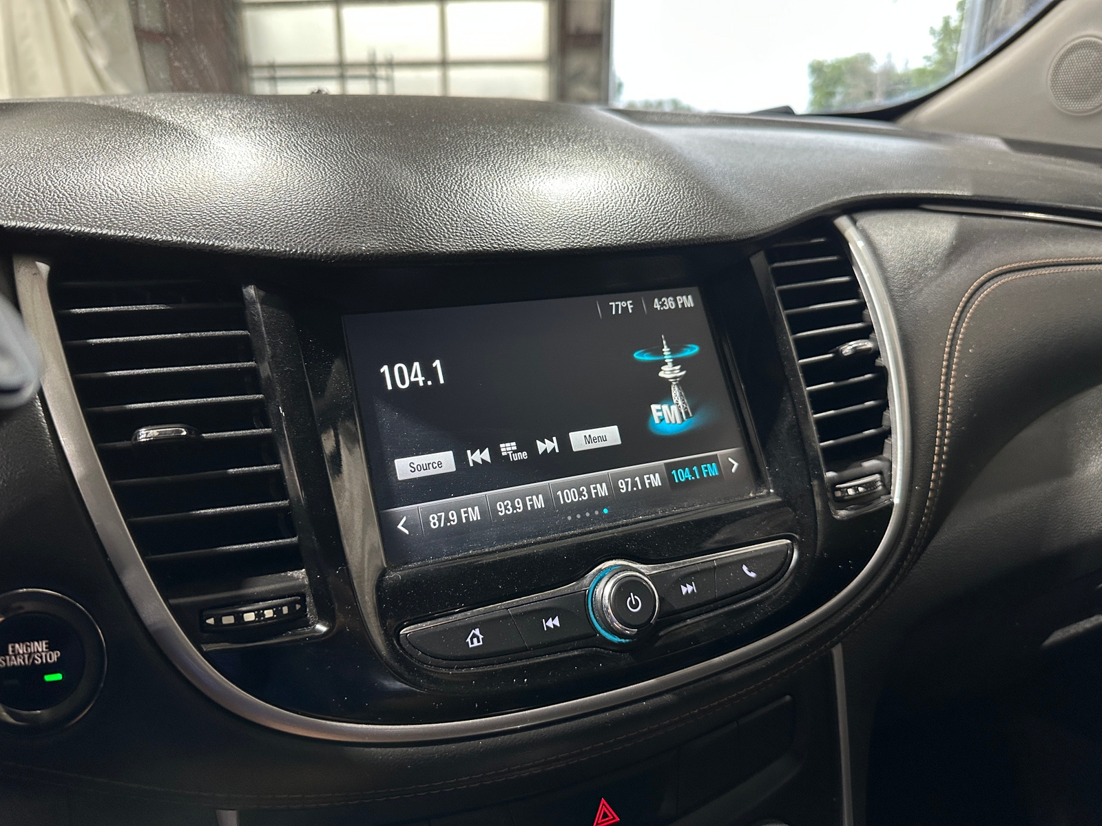 Thumbnail: 2017 Chevrolet Trax - 3