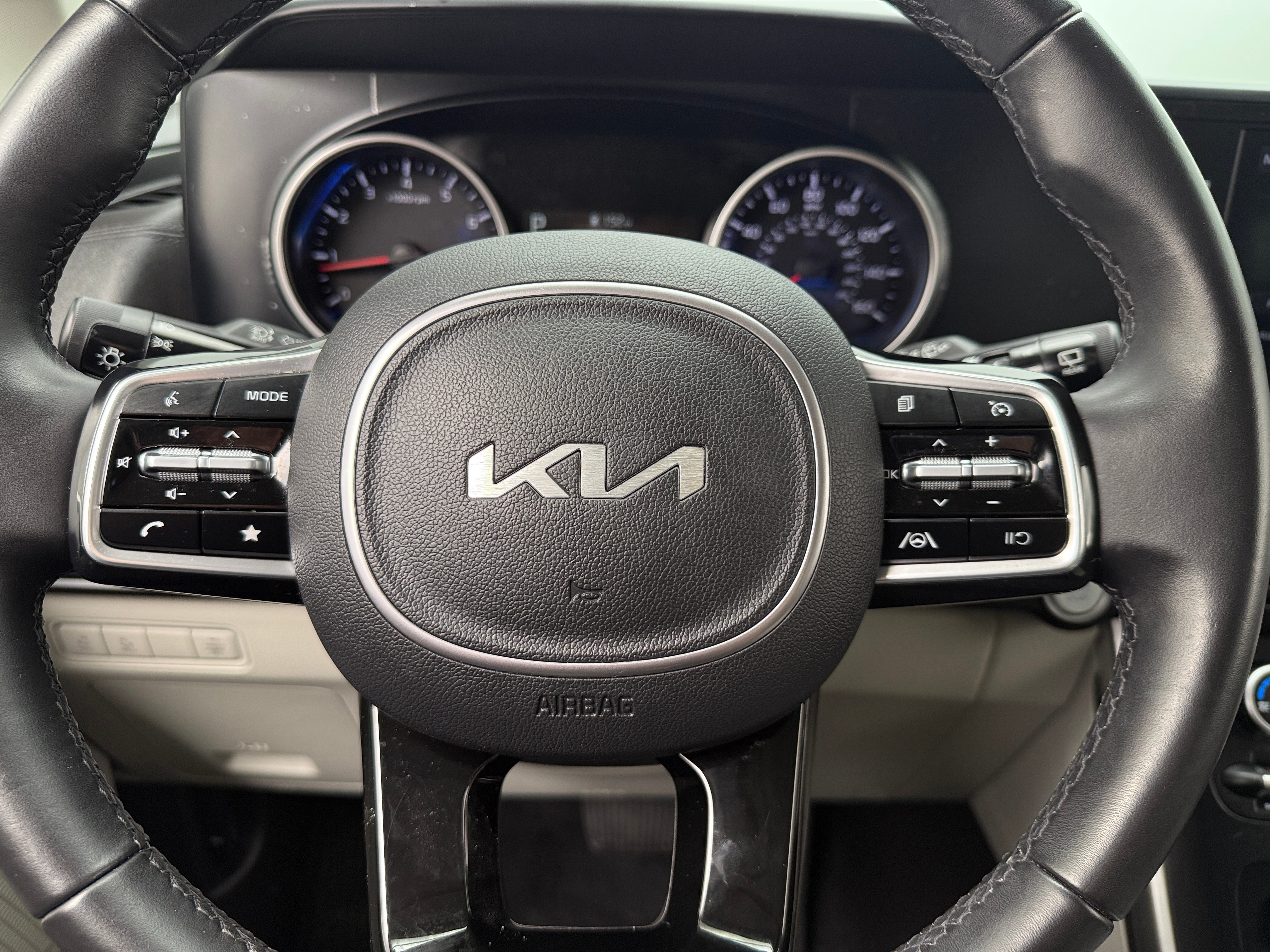 2022 Kia Carnival LX 4
