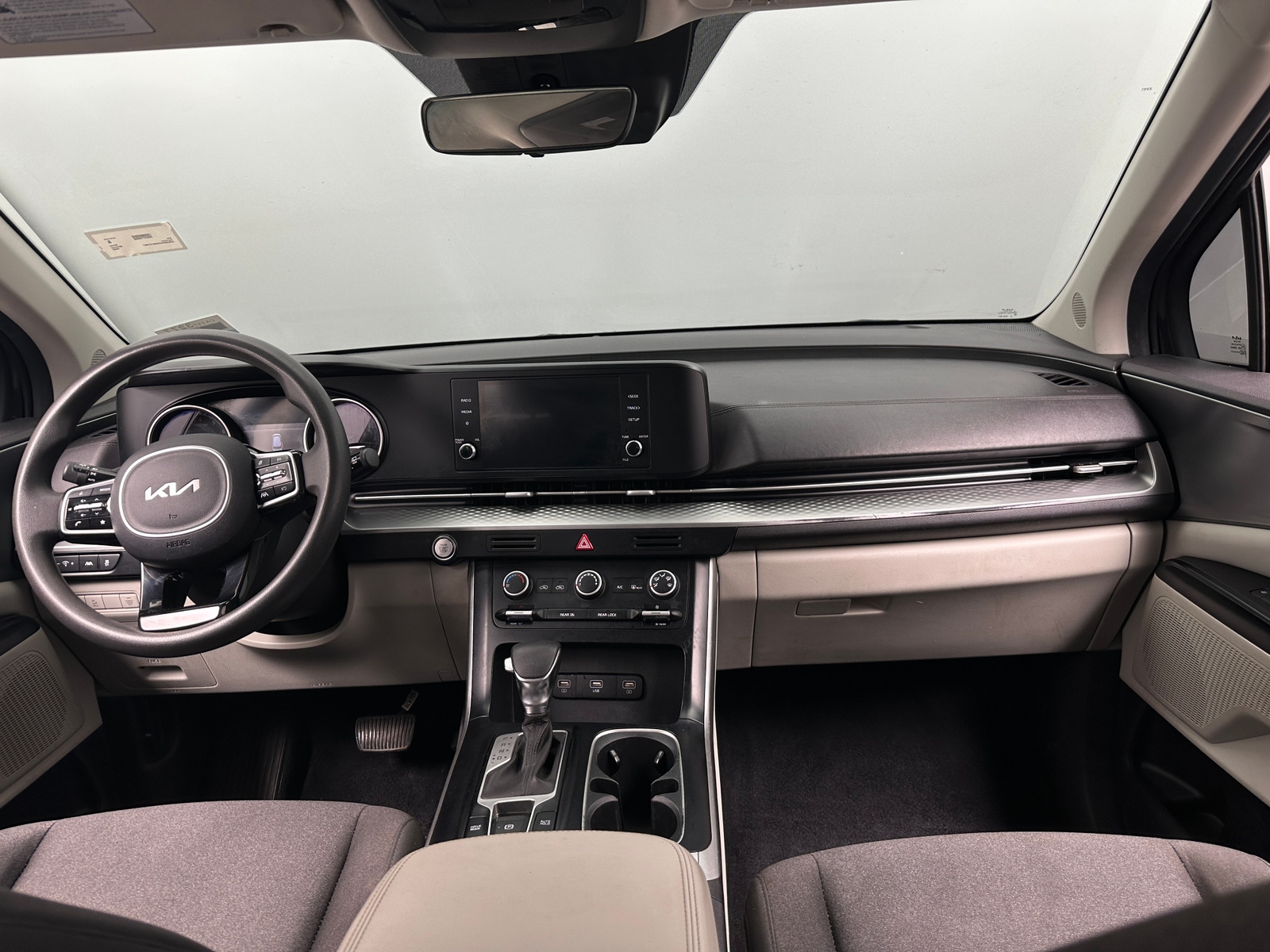 Thumbnail: 2022 Kia Carnival - 3