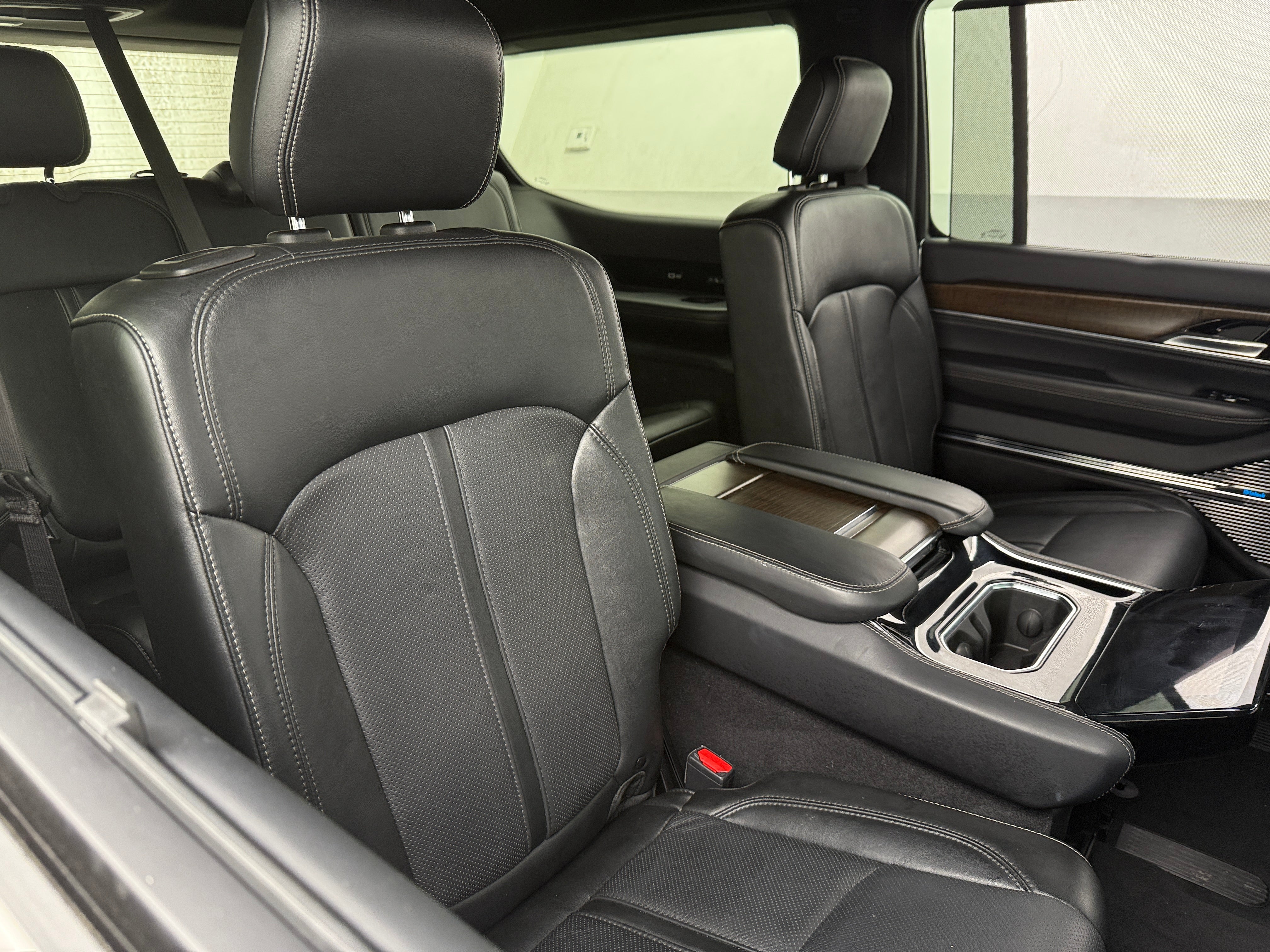 2023 Jeep Grand Wagoneer  5