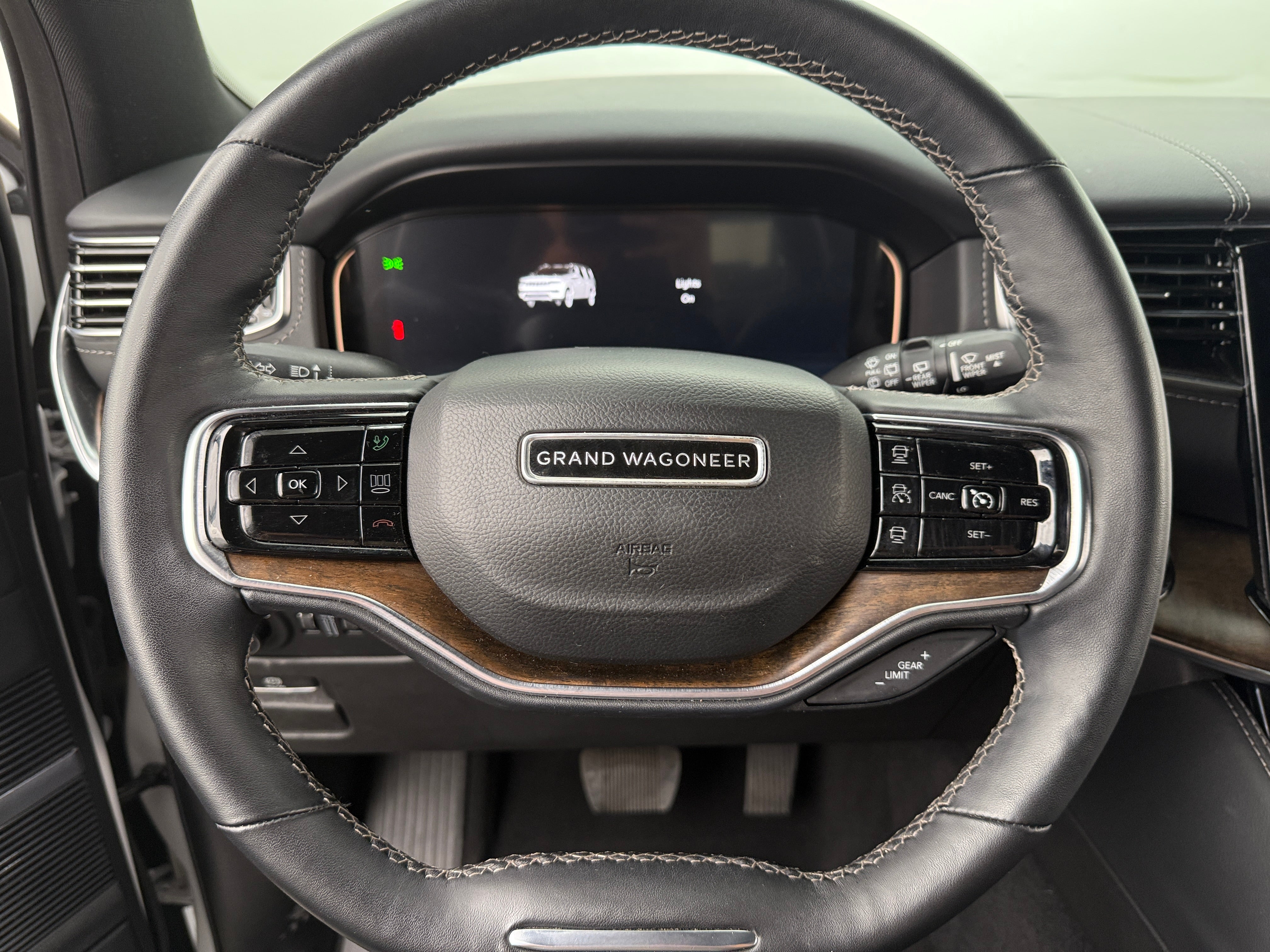 2023 Jeep Grand Wagoneer  4
