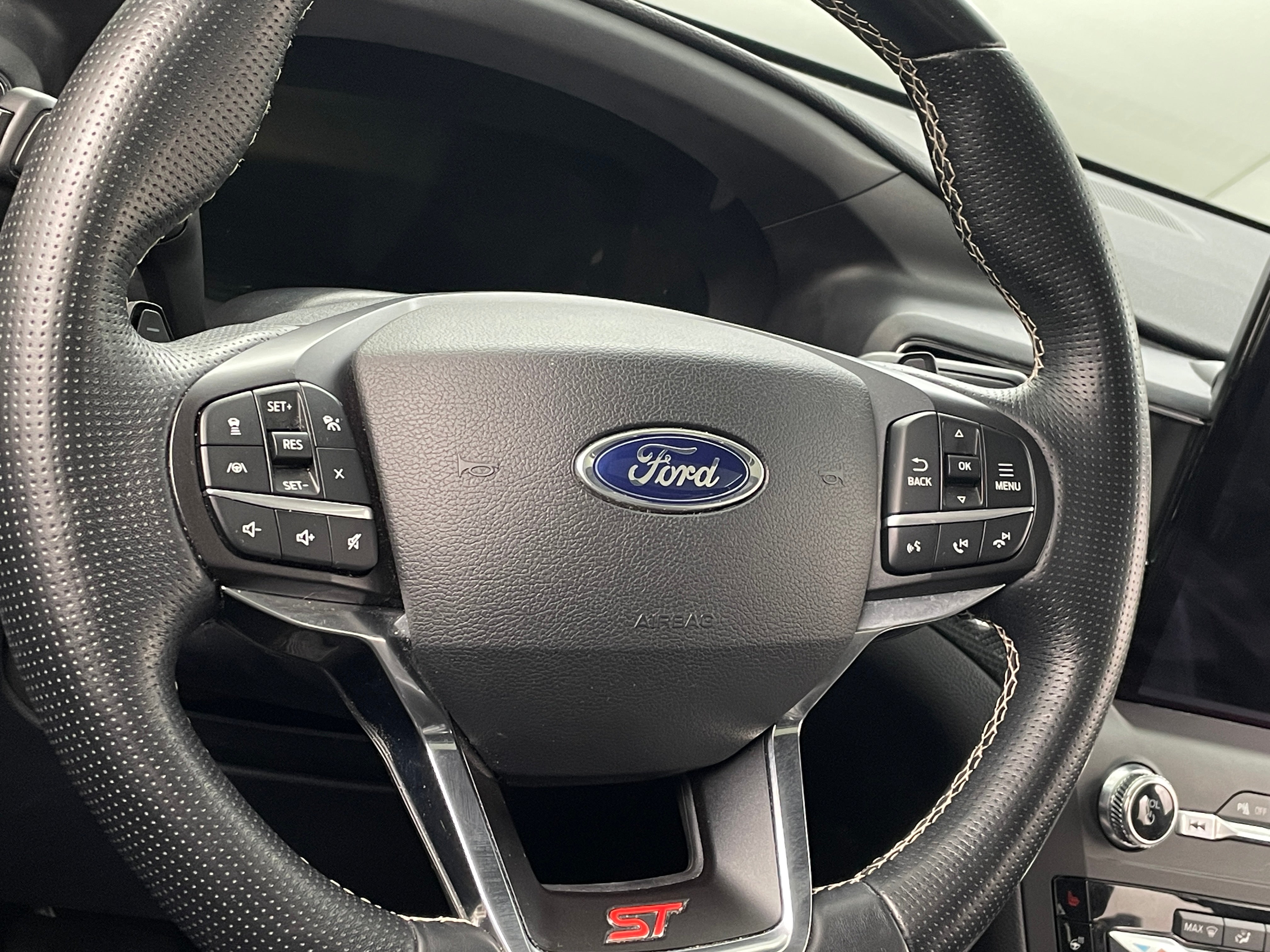 2020 Ford Explorer ST 4