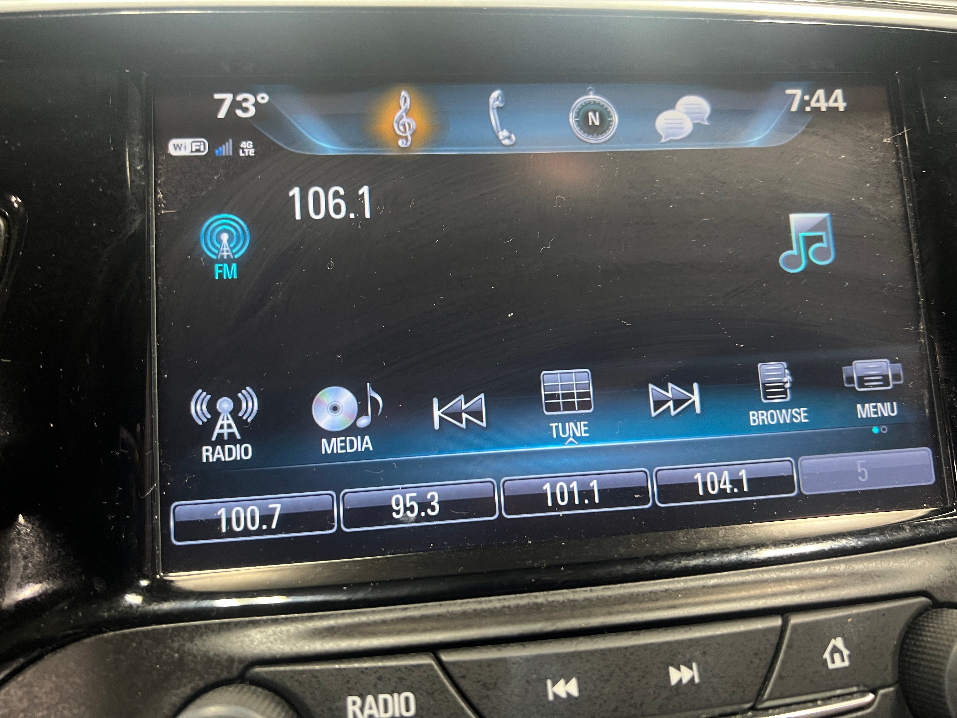 2020 Buick Envision Essence 3